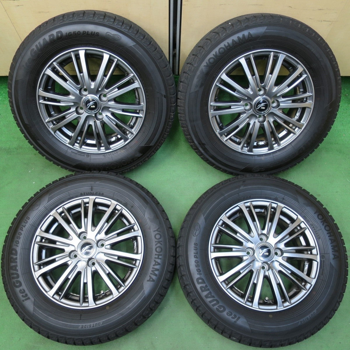 キレイ★スタッドレス 185/70R14 ヨコハマ アイスガード iG50 プラス Fang ファング 14インチ PCD100/4H★5032810イス