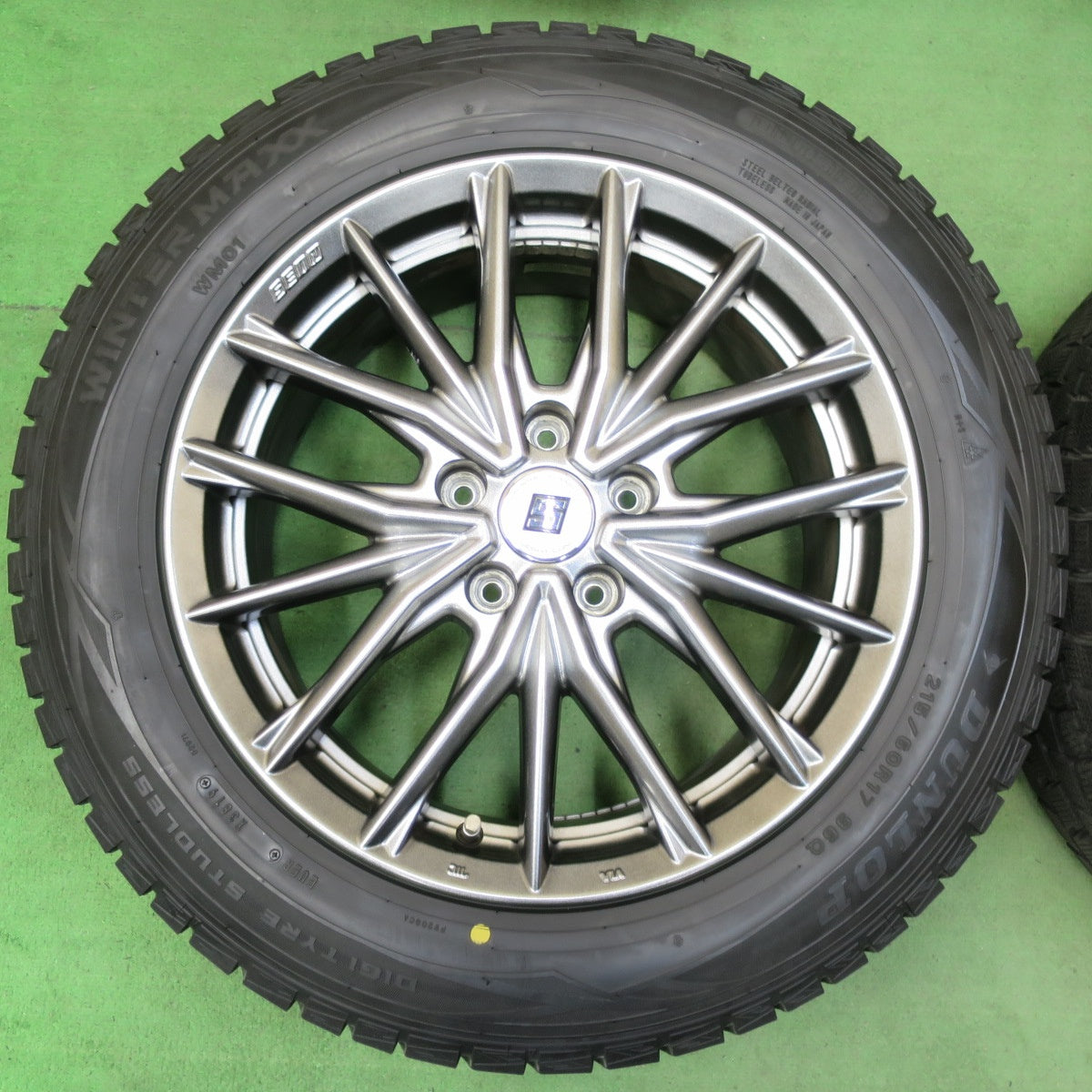 送料無料] バリ溝！キレイ！9.5分☆スタッドレス 215/60R17