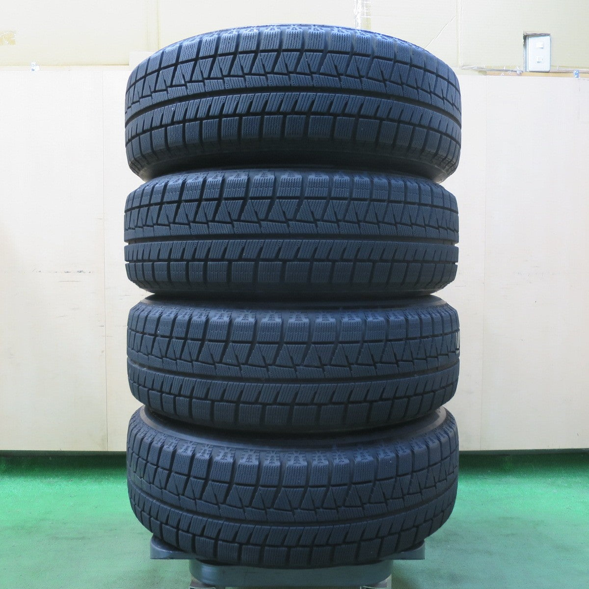 バリ溝！23年！キレイ！9.5分★プリウス 等 195/65R15 スタッドレス ブリヂストン アイスパートナー2 VELVA SPORT ヴェルヴァ 15インチ PCD100/5H★5080606イス