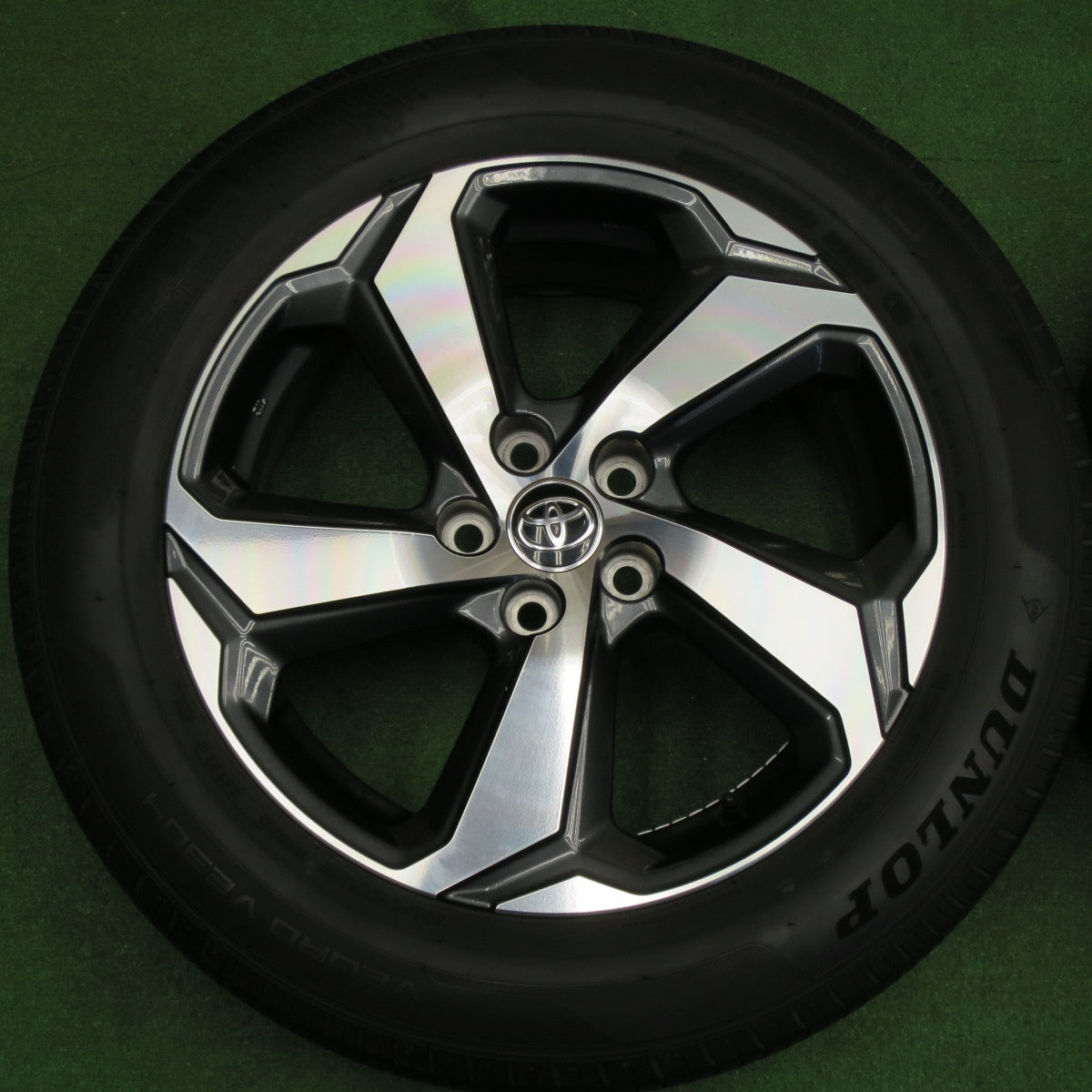 キレイ★トヨタ RAV4 PHV 純正 225/60R18 ダンロップ VEURO VE304 18インチ PCD114.3/5H★6031201NKノ