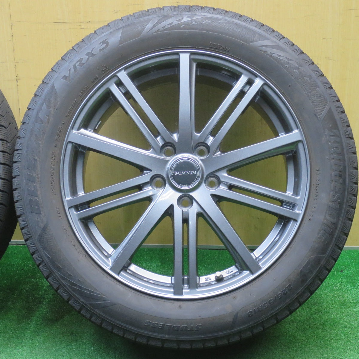 バリ溝！22年！キレイ！9分★スタッドレス 225/55R18 ブリヂストン ブリザック VRX3 BALMINUM バルミナ 18インチ PCD114.3/5H★5111905NJス