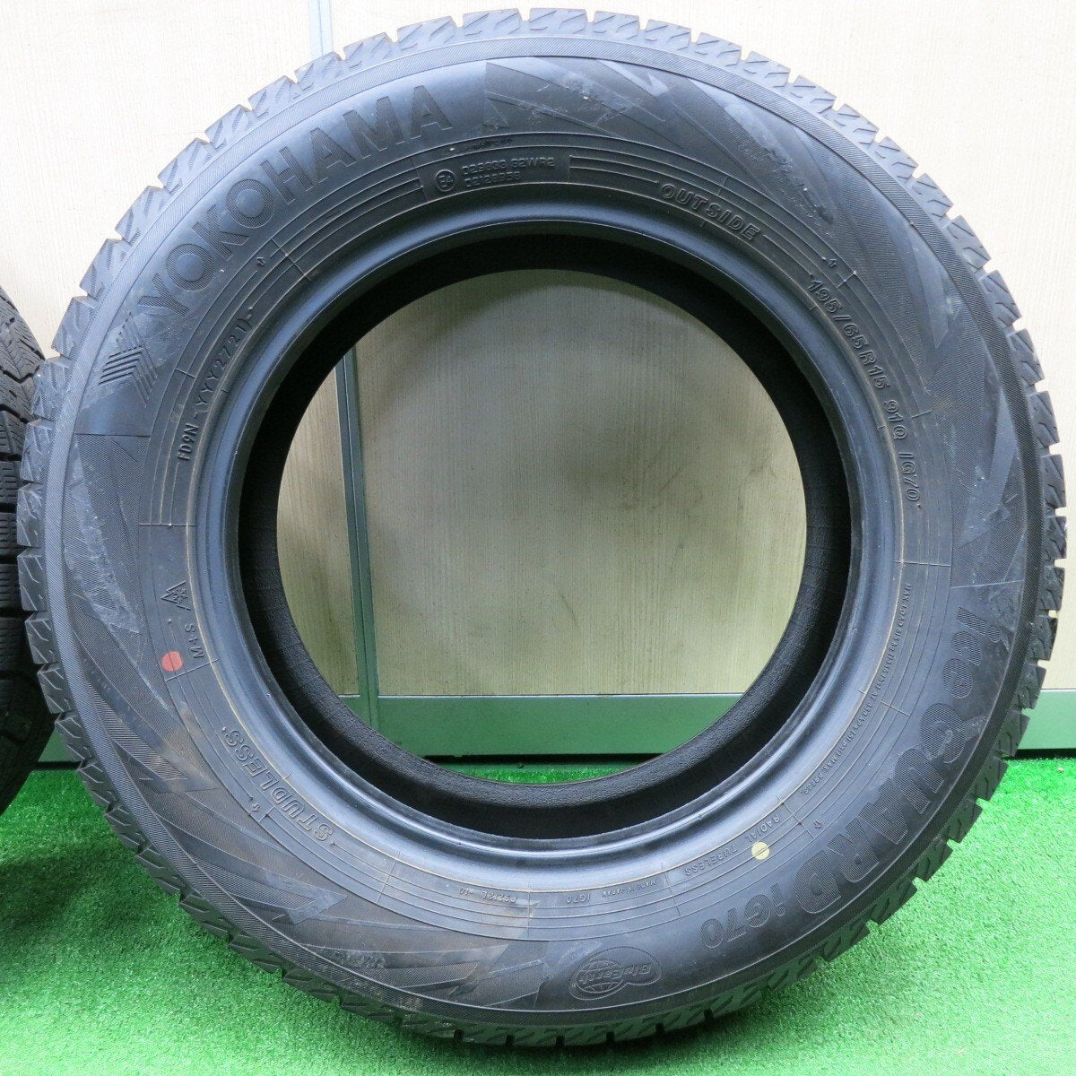 バリ溝！21年！9.5分以上★スタッドレス 195/65R15 ヨコハマ アイスガード iG70 タイヤ 15インチ プリウス ノア ヴォクシー セレナ等★4120703NJスタ