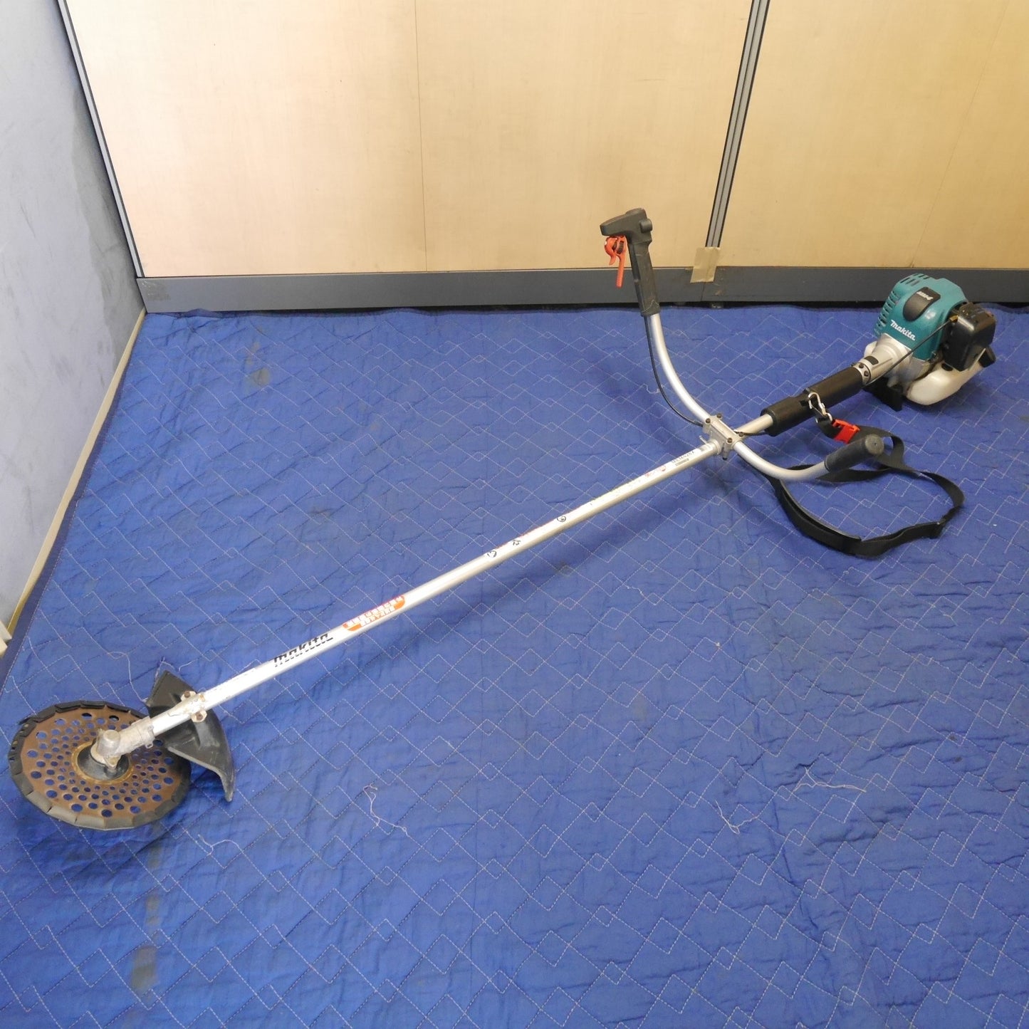 【岐阜発 直接引取限定】☆マキタ 4サイクル エンジン 刈払機 MEM428X 刈り払い機 草刈り機 草刈機 makita 空冷 4 ストローク直立単気筒 OHV ガソリン☆