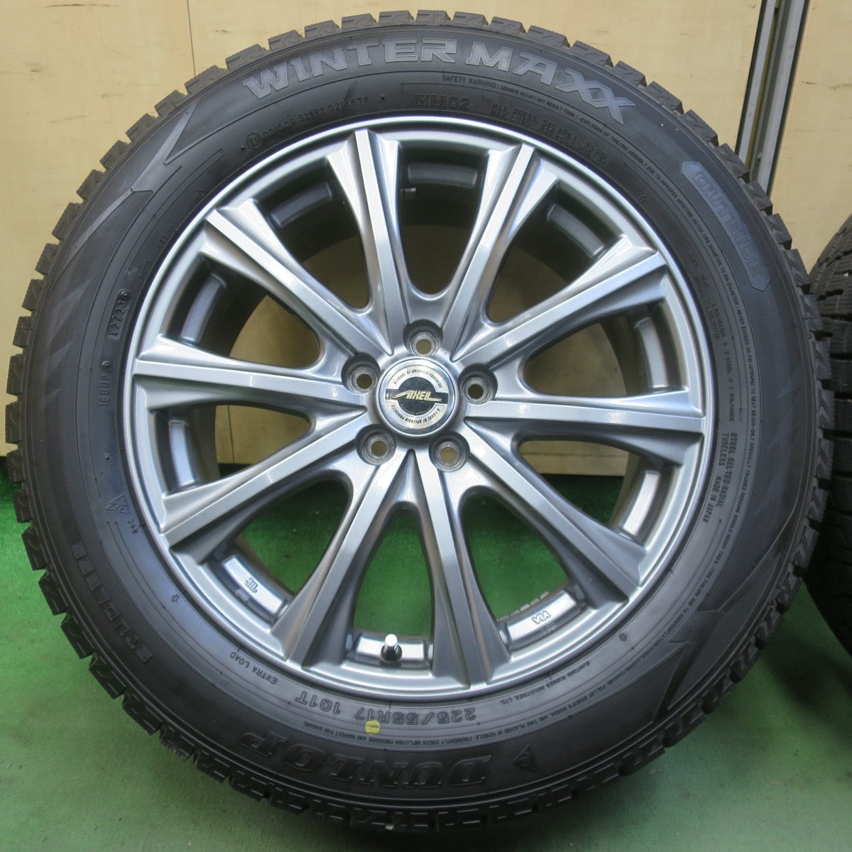 バリ溝！23年！キレイ！9.5分以上◎XV 等 225/55R17 スタッドレス ダンロップ ウインターマックス WM02 AXEL アクセル 17インチ PCD100/5H◎6092306イス