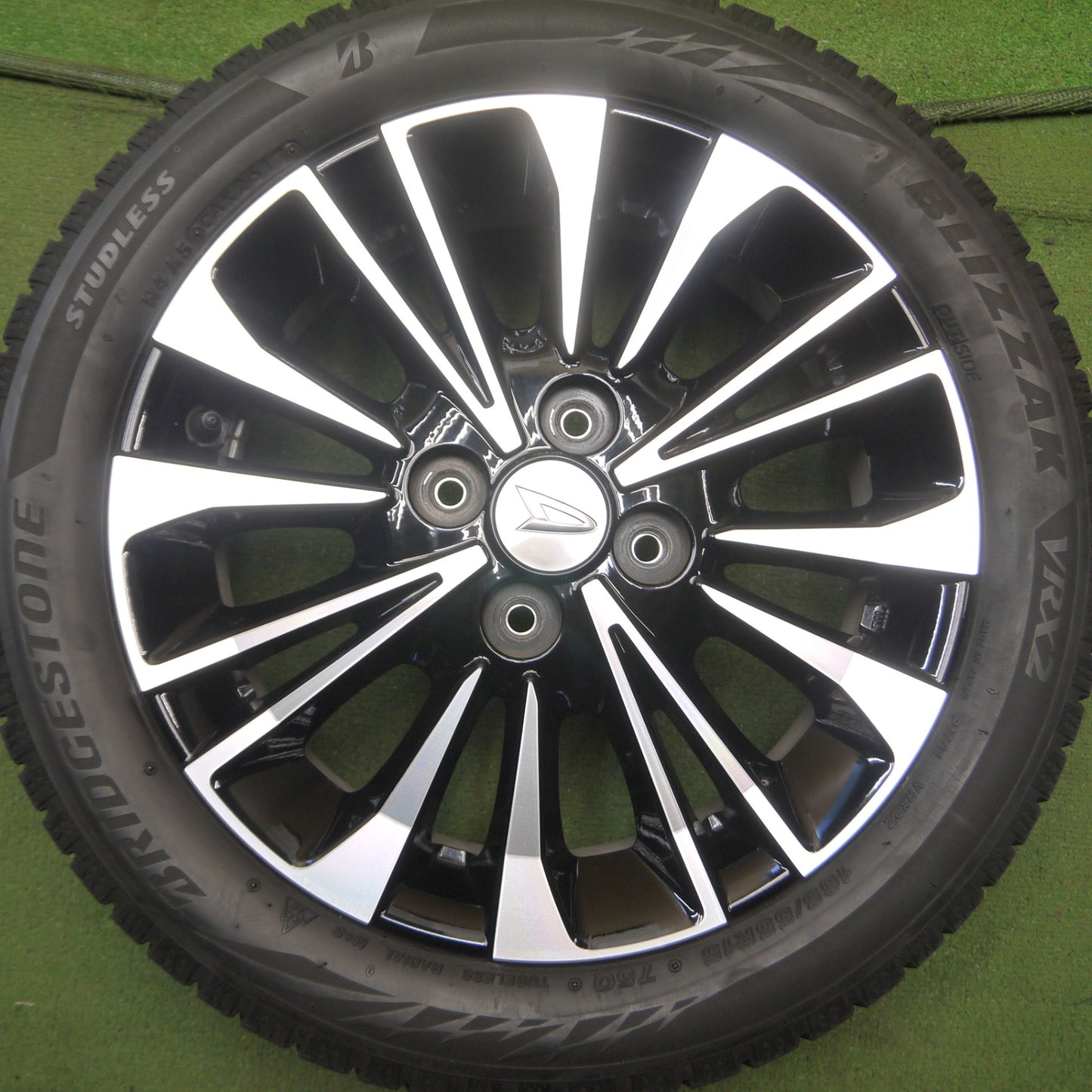 *送料無料* キレイ★ダイハツ タント カスタム 純正 165/55R15 スタッドレス ブリヂストン ブリザック VRX2 15インチ PCD100/4H★4060510Hス
