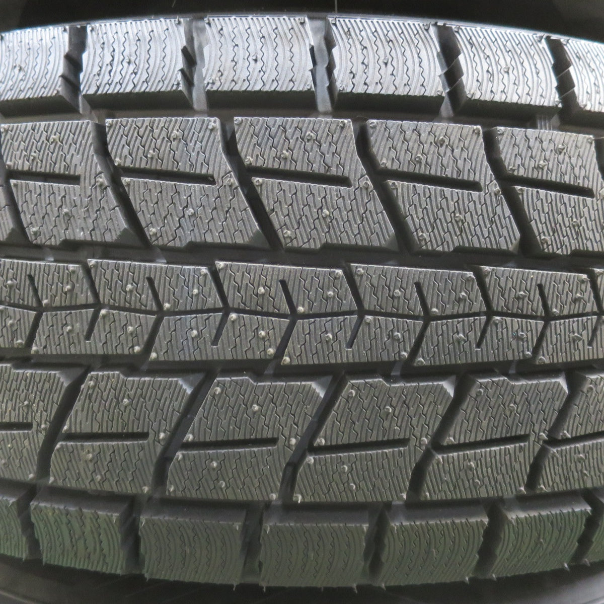 ほぼ未使用！24年！キレイ★KEELER TACTICS 265/70R17 スタッドレス ダンロップ ウインターマックス SJ8+ キーラー タクティクス 17インチ PCD139.7/6H★5111103イス