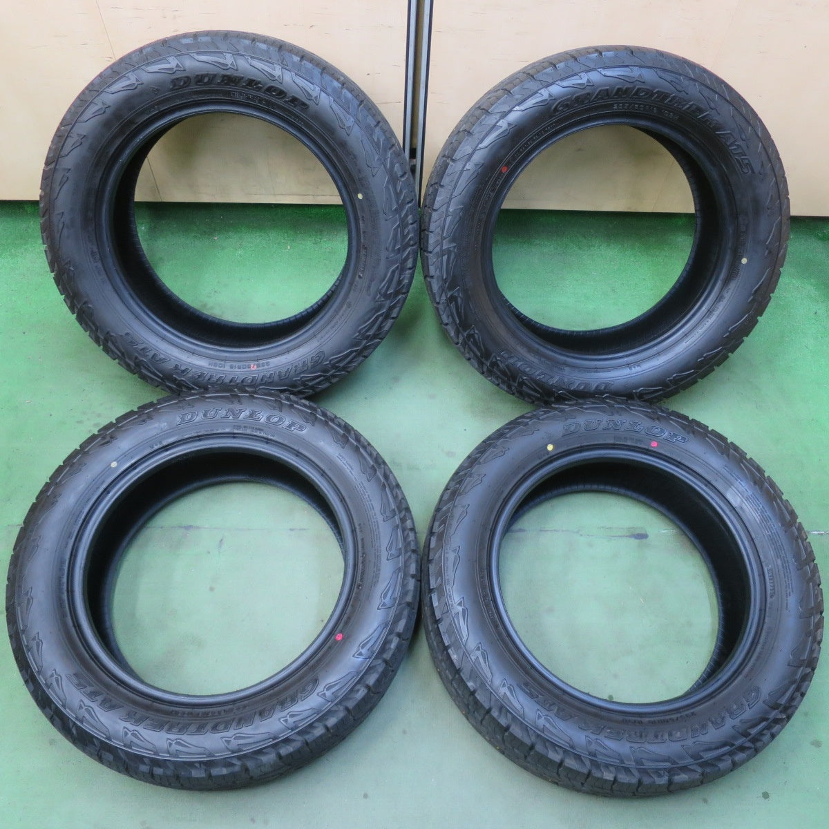 新車外し！25年★235/60R18 ダンロップ グラントレック AT5 タイヤ 18インチ レクサス RX NX ハリアー RAV4 CX-5 等★6033006イノタ