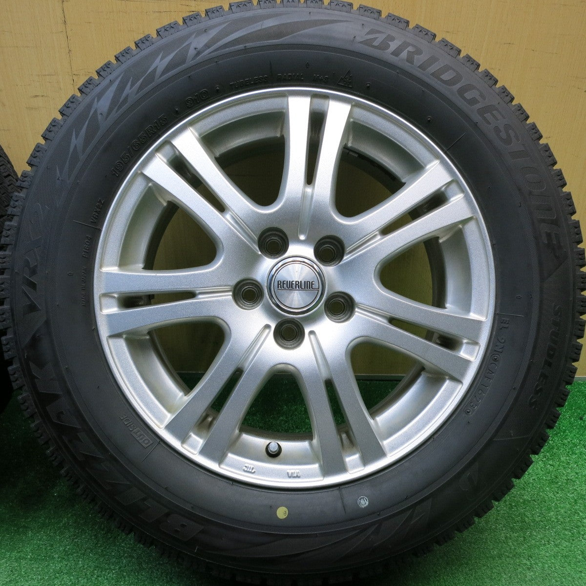 バリ溝！23年！キレイ！8.5分★プリウス 等 195/65R15 スタッドレス ブリヂストン ブリザック VRX2 REVERLINE リバーライン 15インチ PCD100/5H★5112014HAス