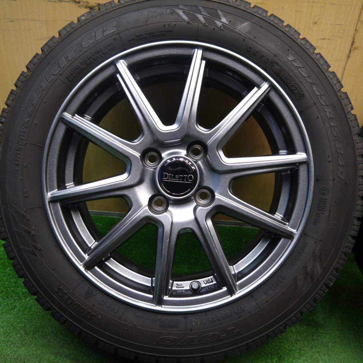 バリ溝！22年！キレイ！8.5分★スタッドレス 175/65R15 トーヨー オブザーブ ガリット GIZ DILETTO ディレット 15インチ PCD100/4H★5040701Hス