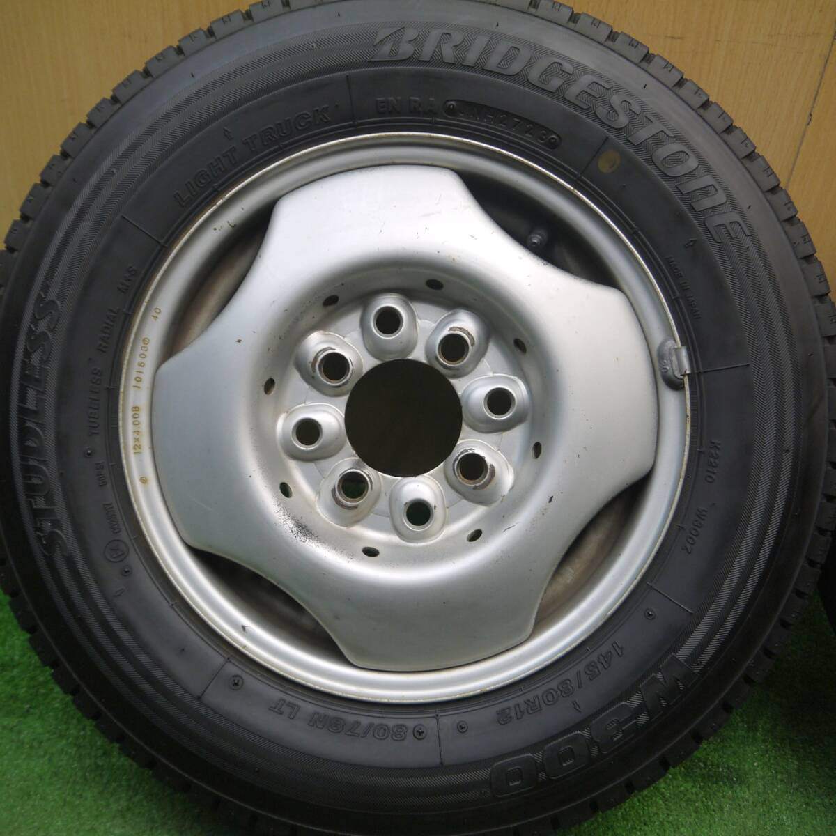 バリ溝！23年！9分★スタッドレス 145/80R12 80/78N ブリヂストン W300 スチール ホイール 12インチ PCD100 114.3/4H マルチ★5022607Hス
