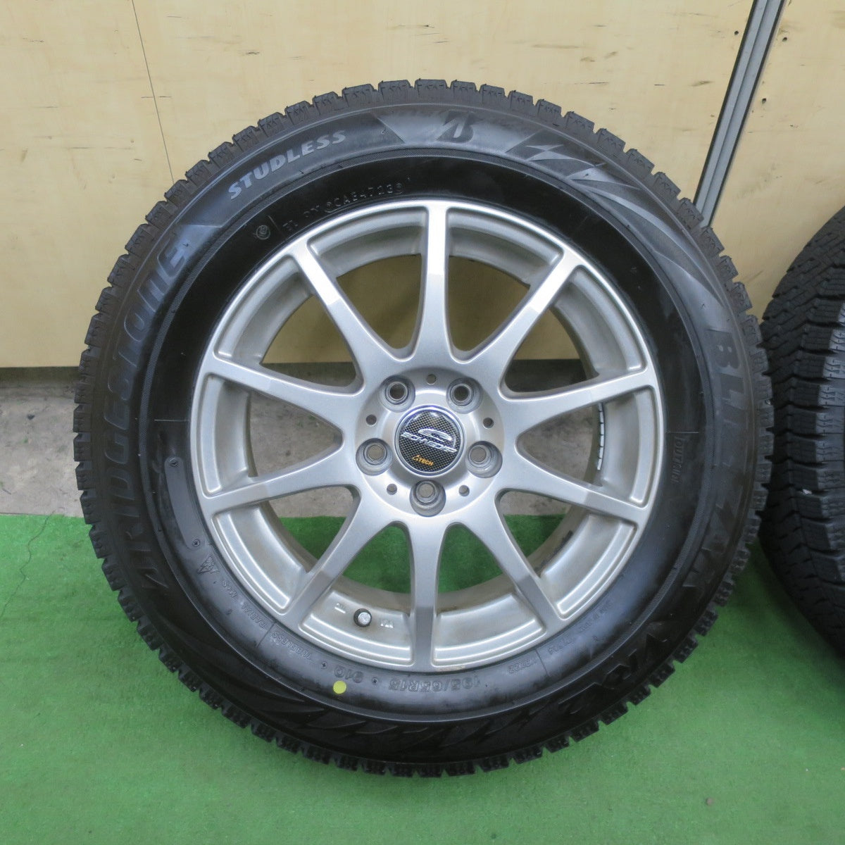 バリ溝！23年！キレイ！9.5分★プリウス 等 195/65R15 スタッドレス ブリヂストン ブリザック VRX2 SCHNEIDER シュナイダー 15インチ PCD100/5H★6040605TTス