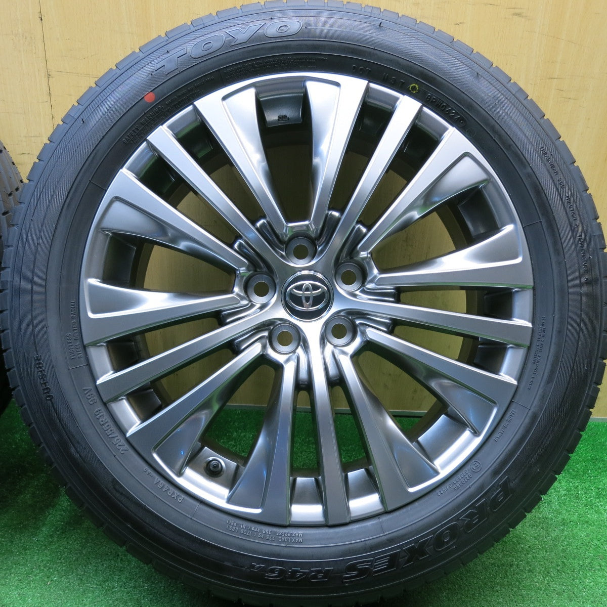 新車外し！24年★トヨタ 80系 ハリアー 純正 225/55R19 トーヨー プロクセス R46A 19インチ PCD114.3/5H★5112001HAノ