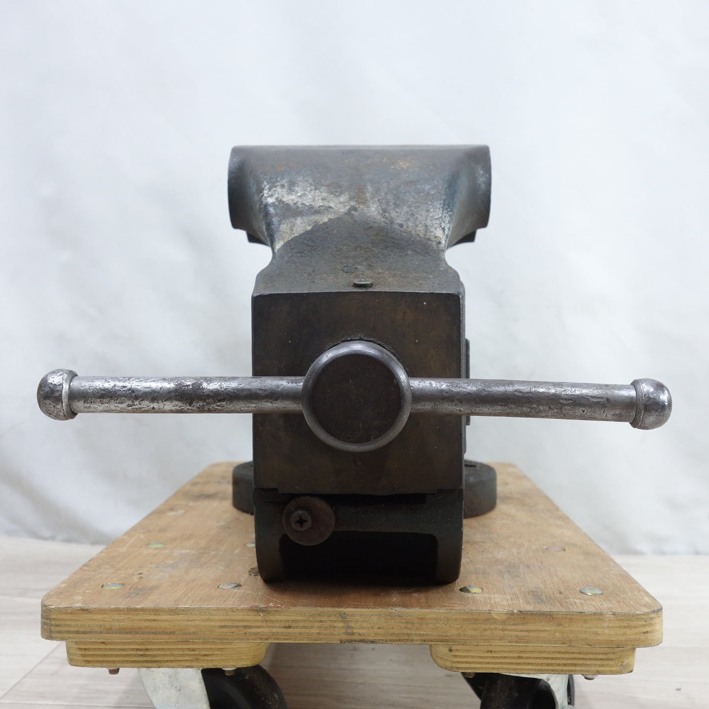 [送料無料] ◆ナベヤ 卓上 万力 150 型式 不明 ベンチ バイス 締め付け 固定 工具 道具①◆