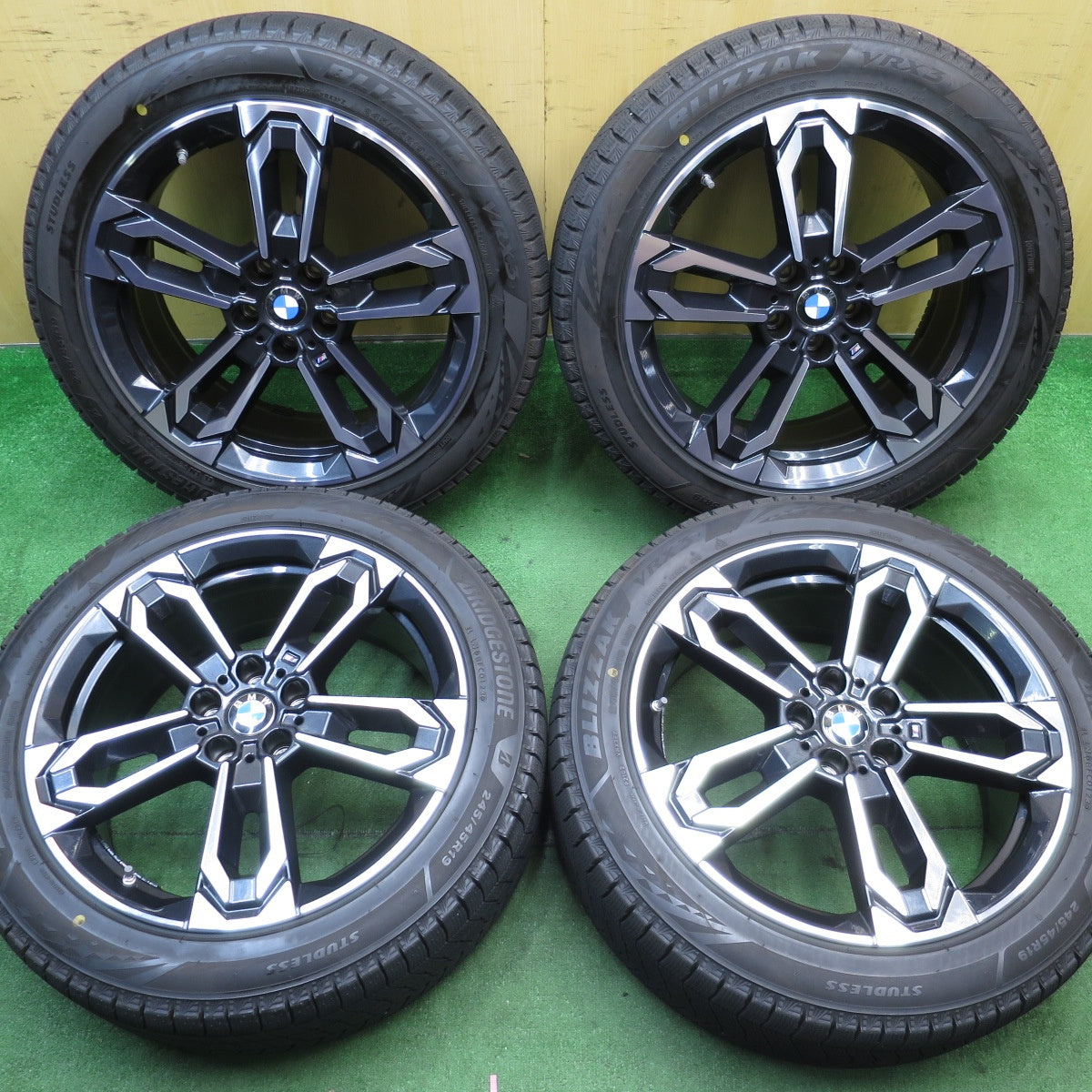 センサー付 バリ溝 23年 綺麗 9.5分以上★BMW x2 xDrive 20i Mスポーツ 純正  245/45R19 スタッドレス ブリヂストン ブリザック VRX3 PCD112/5H★5052102NJス