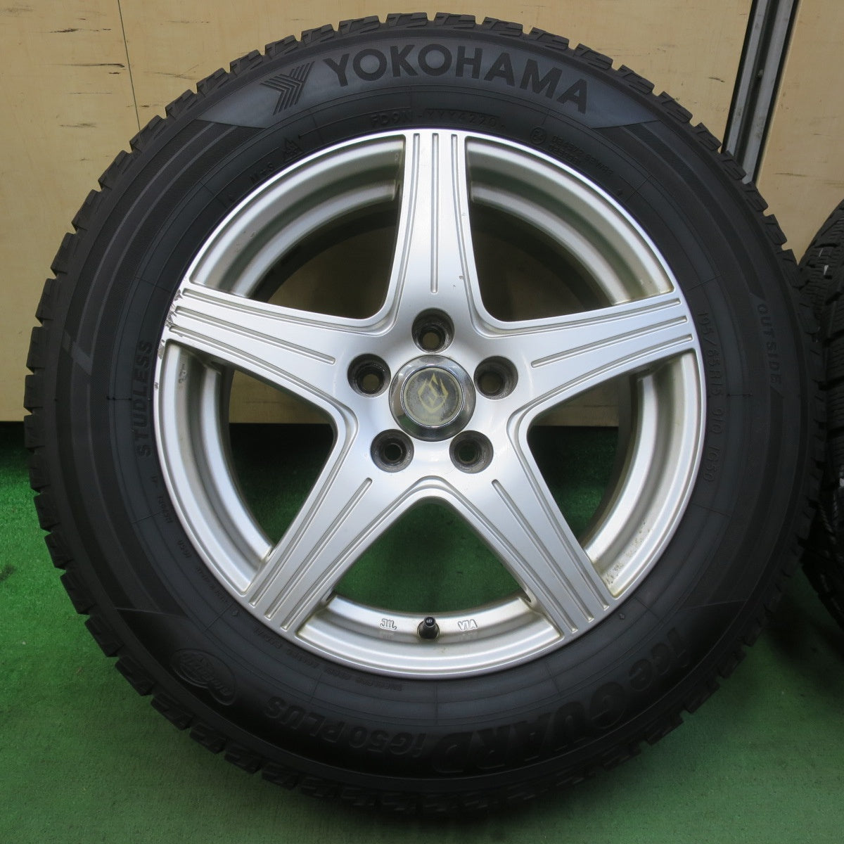 バリ溝！9分★プリウス 等 195/65R15 スタッドレス ヨコハマ アイスガード iG50 プラス Staker 15インチ PCD100/5H★5101601イス