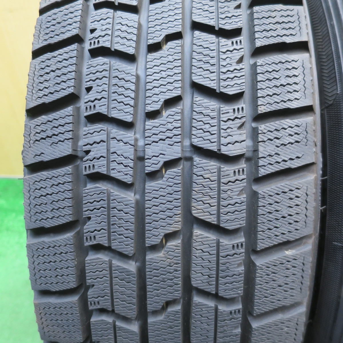 バリ溝！22年！キレイ！9.5分以上★スタッドレス 195/60R16 グッドイヤー アイスナビ7 QRASIZ VS6 KOSEI クレイシズ 16インチ PCD114.3/5H★6042704NJス
