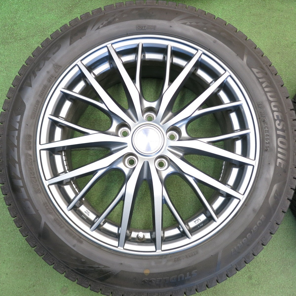 バリ溝！25年！キレイ！9.5分★スタッドレス 205/55R17 ブリヂストン ブリザック VRX3 ravrion RM01 ラブリオン 17インチ PCD114.3/5H★6053104HAス