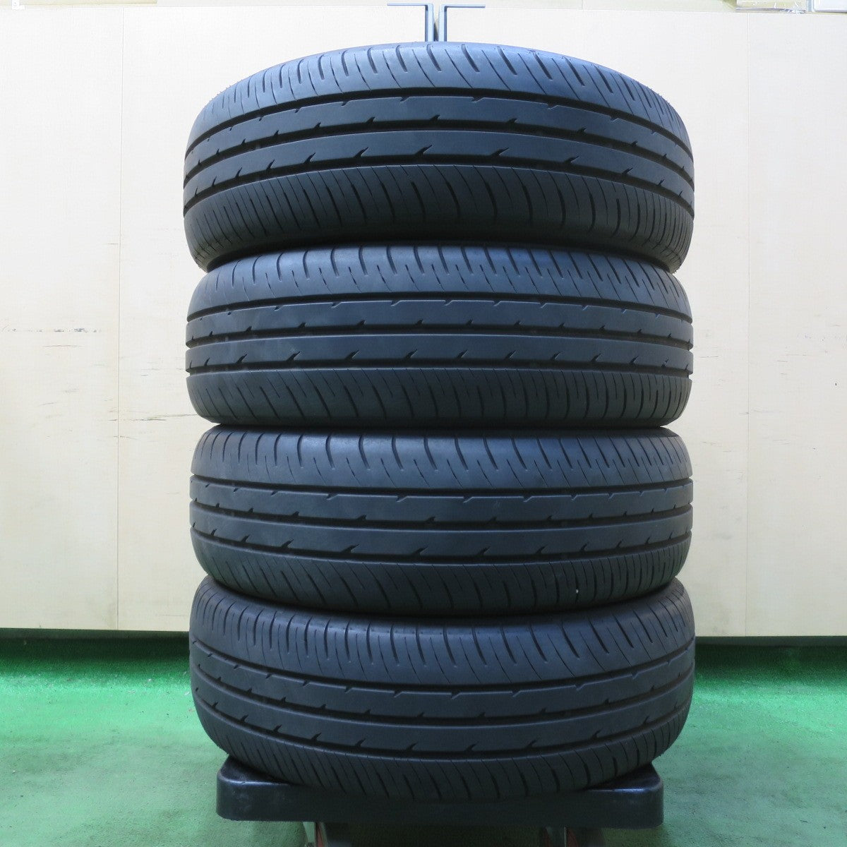 バリ溝！23年！8.5分★185/65R15 トーヨー ナノエナジー J67 タイヤ 15インチ アクア フリード デミオ 等★5062202イノタ