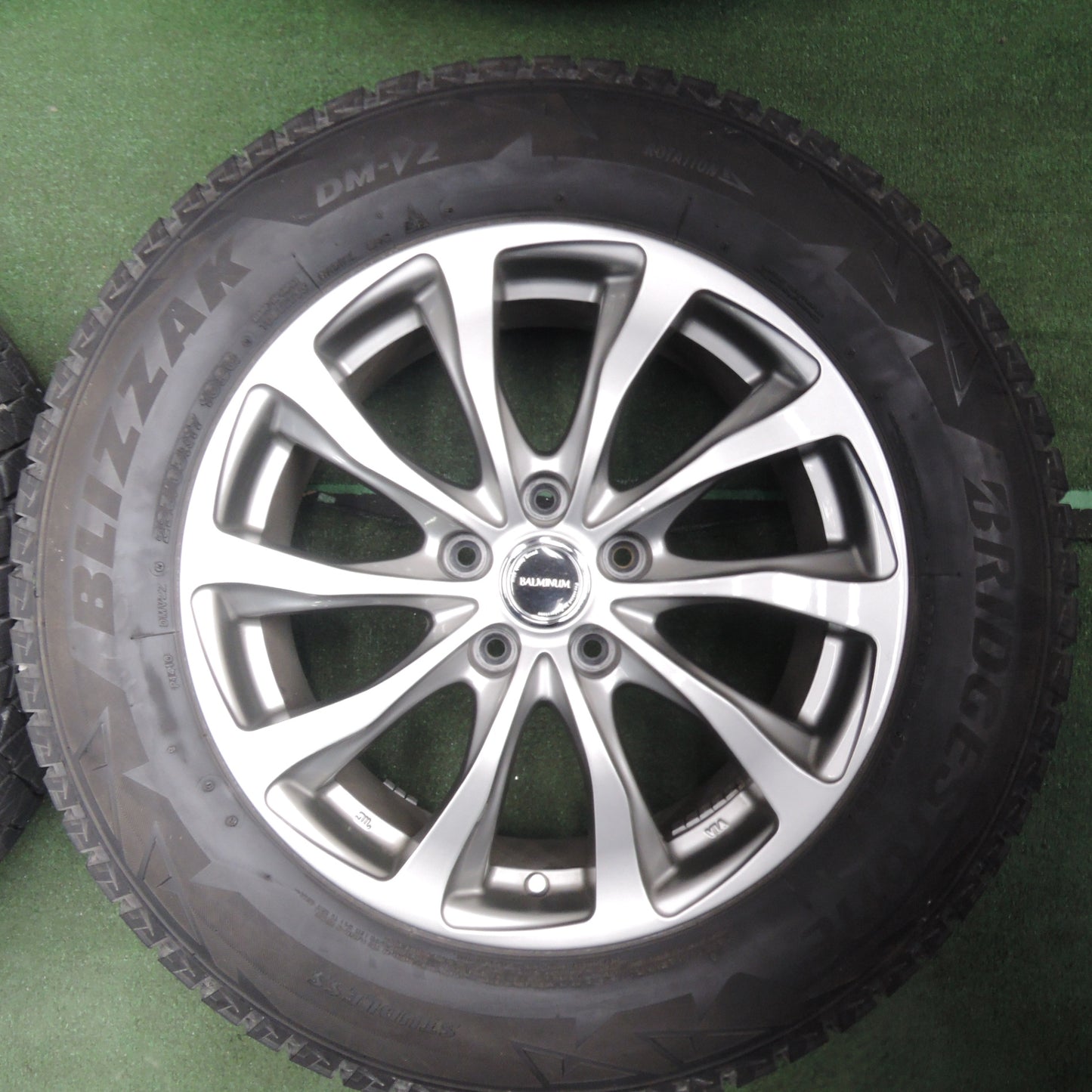 *送料無料* キレイ★スタッドレス 225/65R17 ブリヂストン ブリザック DM-V2 BALMINUM バルミナ 17インチ PCD114.3/5H★4032502TNス