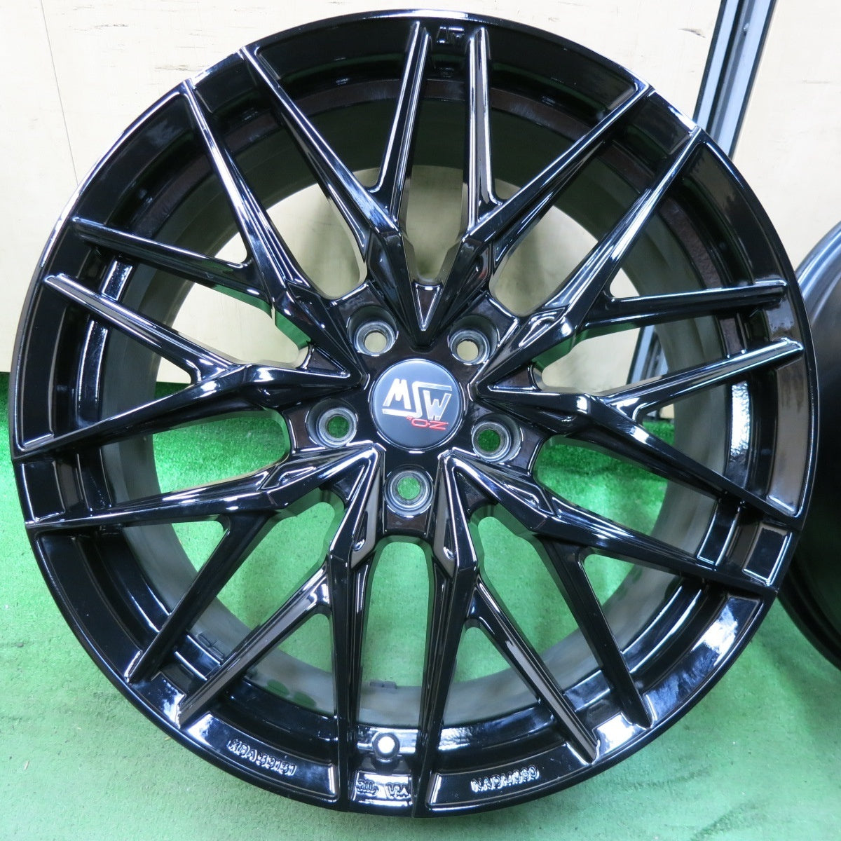 キレイ★O・Z MSW50 ホイール 19インチ 19×8J OZ PCD114.3/5H★5021004SYホ