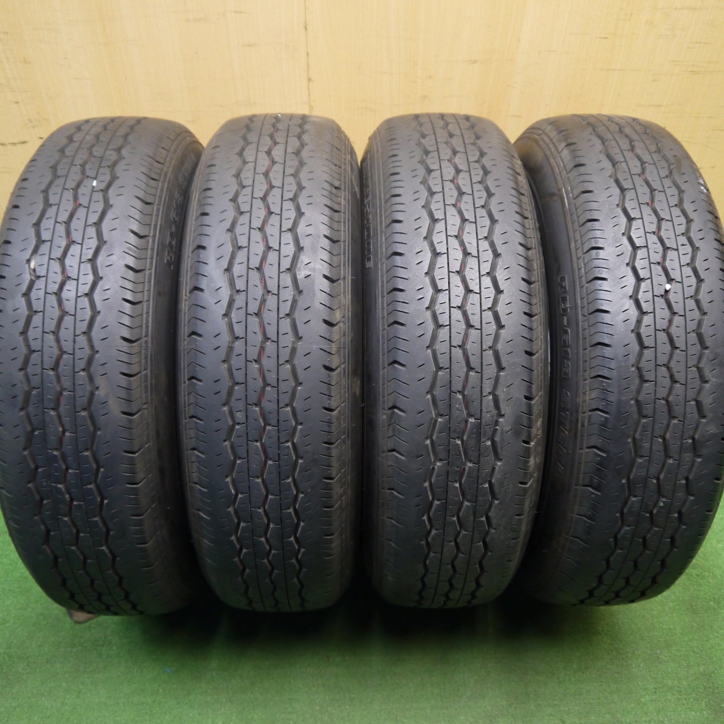 [送料無料] バリ溝！キレイ！9.5分以上★トヨタ 200系 ハイエース 純正 スチール 195/80R15 107/105L ブリヂストン RD-613 STEEL 15インチ PCD139.7/6H★5031405Hノ