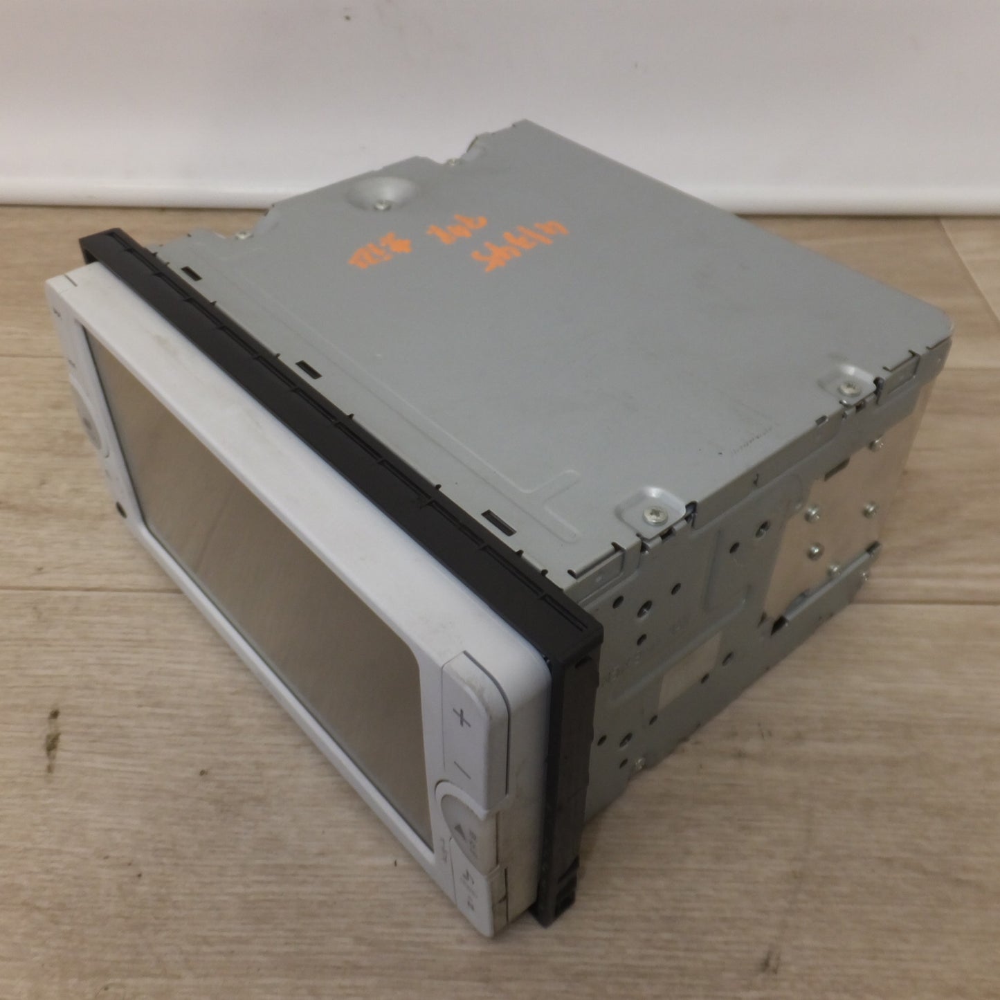 [送料無料] 現状品★パイオニア製 トヨタ 純正 メモリーナビ マルチAVステーション NSCP-W62 08545-00V70 セキュリティロック(24)★