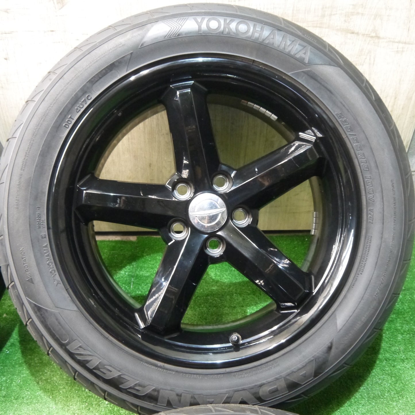 ほぼ未使用！キレイ◎クライスラー 300C 300S 等 純正 235/55R18 ヨコハマ アドバン FLEVA V701 18インチ PCD115/5H◎6061602KKノ