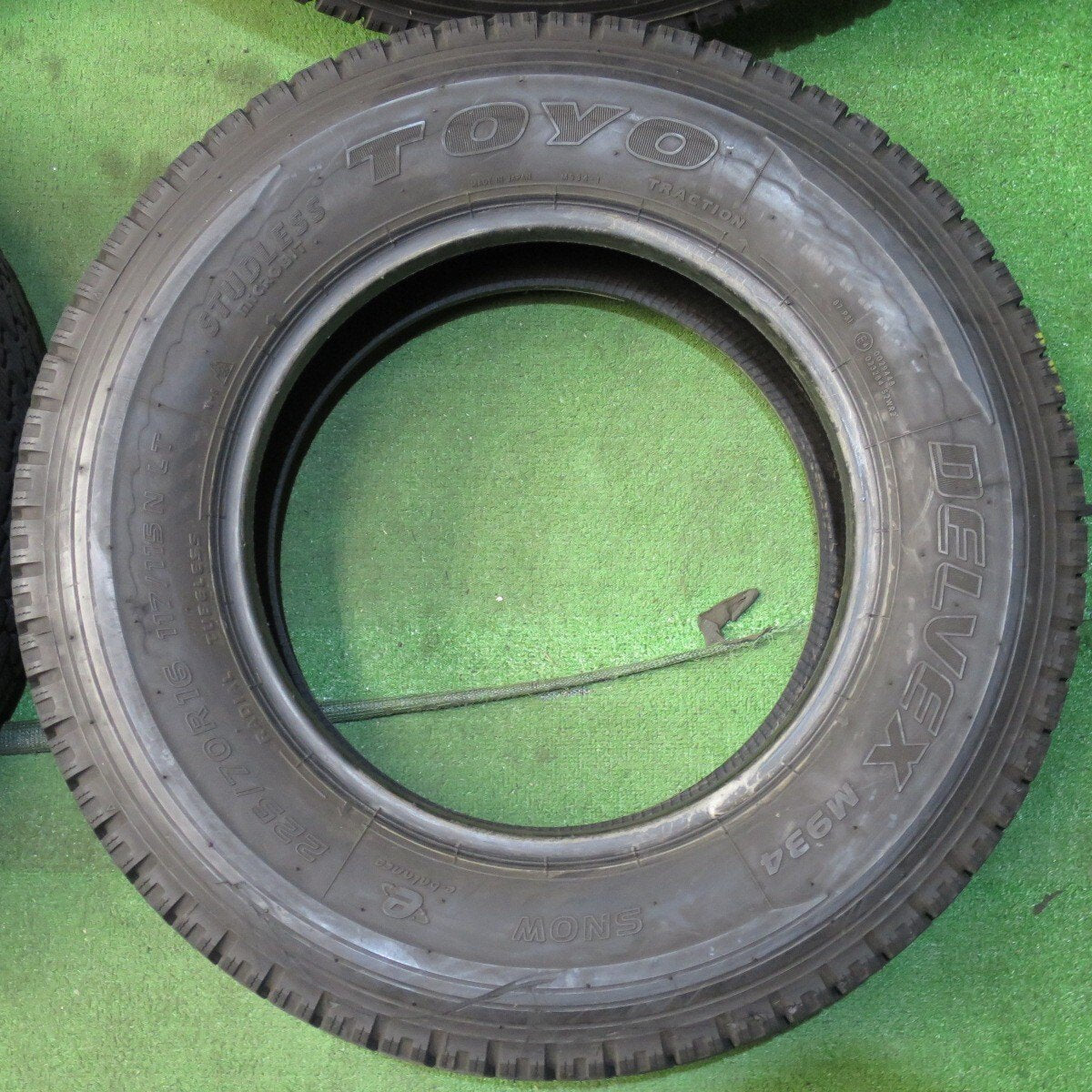 バリ溝！8.5分★トラック タイヤ 225/70R16 117/115N スタッドレス トーヨー デルベックス M934 16インチ★4041904クスタ