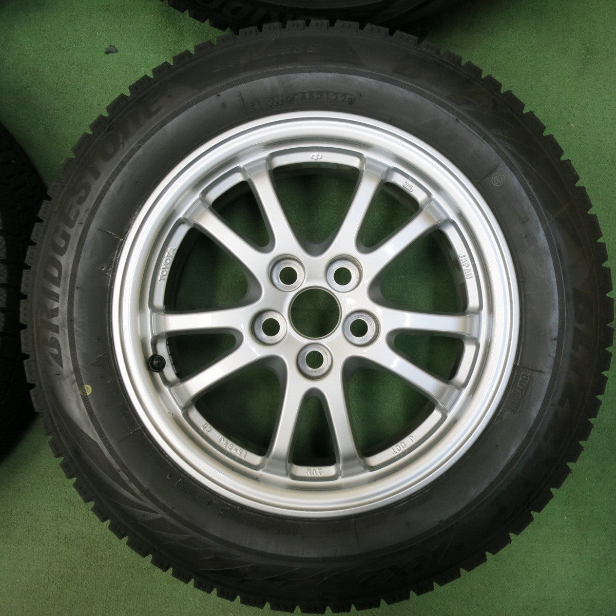 [送料無料] バリ溝！22年！キレイ！9.5分以上★トヨタ 50系 プリウス 純正 195/65R15 スタッドレス ブリヂストン ブリザック VRX2 15インチ PCD100/5H★4122707SYス