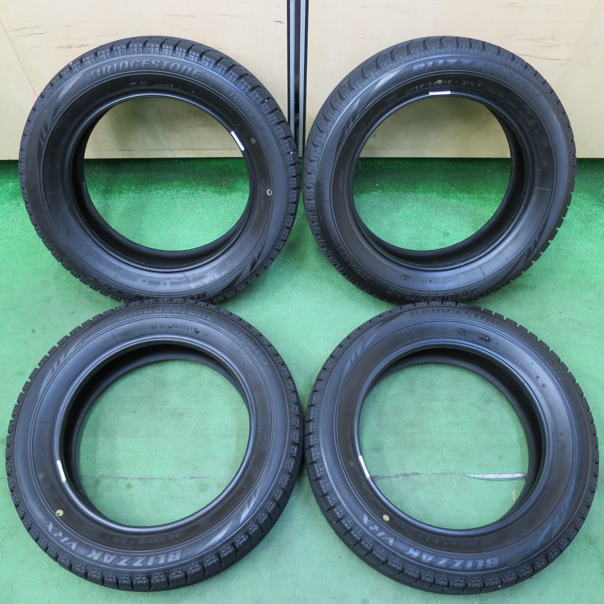 [送料無料] バリ溝！9.5分以上★スタッドレス 165/65R15 ブリヂストン ブリザック VRX タイヤ 15インチ デリカD2 ソリオ ハスラー タフト等★4110508イスタ