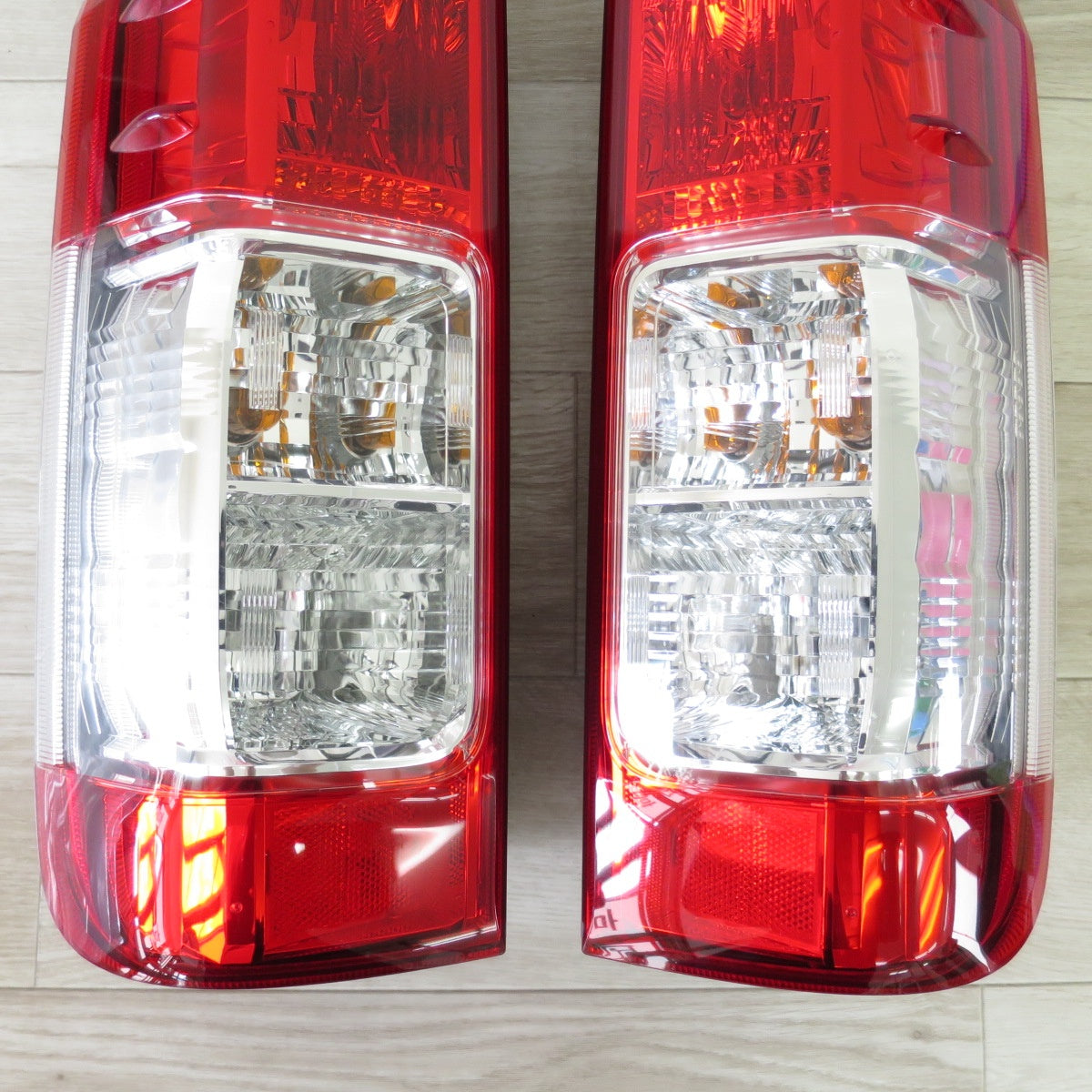 [送料無料] 左右セット◇トヨタ 200系 ハイエース スーパー GL 純正 テールランプ テールライト A045053 KOITO 26-140◇