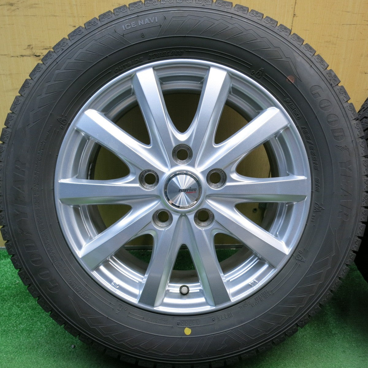 キレイ！22年★スタッドレス 195/65R15 グッドイヤー アイスナビ8 ravrion RS01 ラブリオン 15インチ PCD114.3/5H★5053105HAス