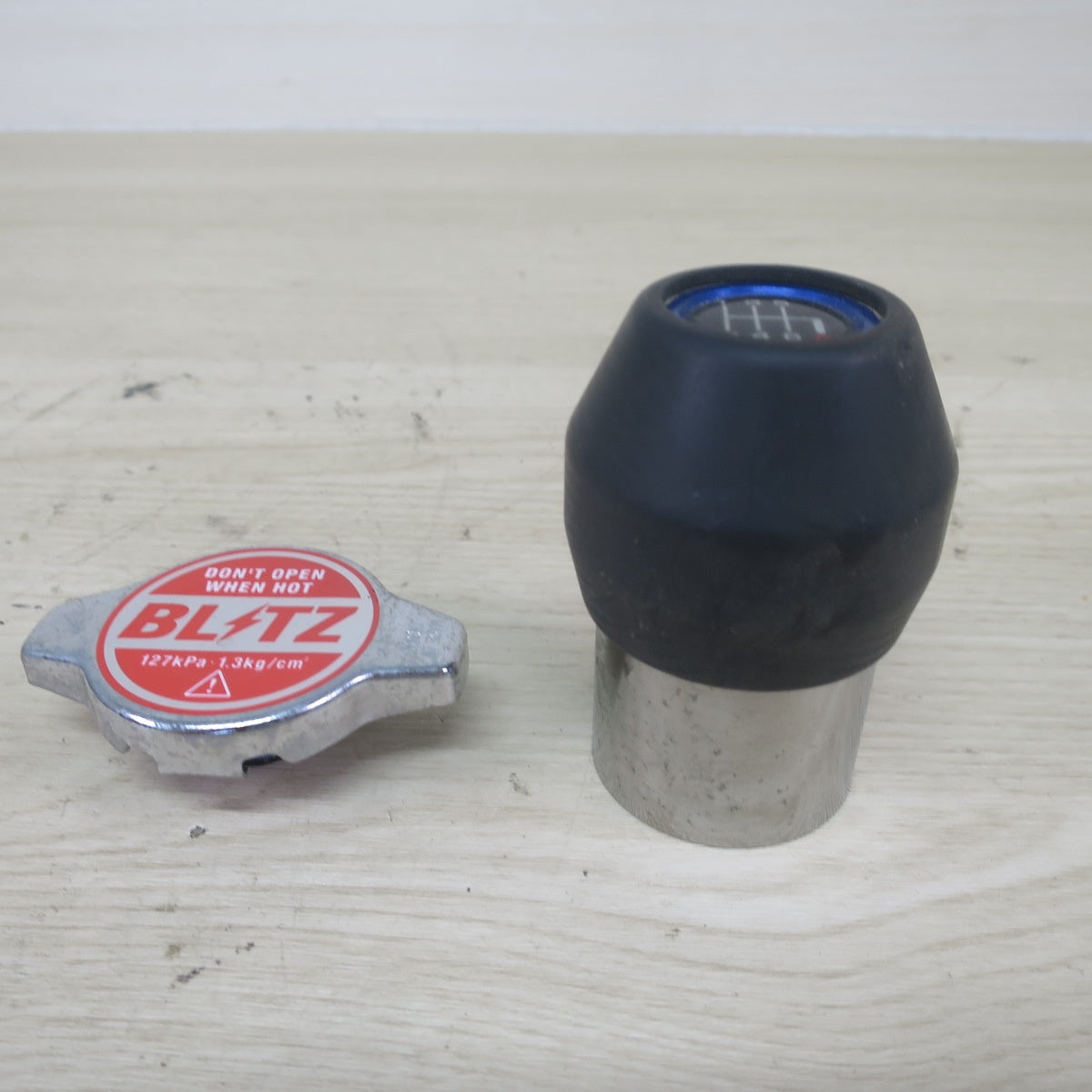 セット♪スズキ ZC33S スイフト スポーツ BLITZ ブリッツ ラジエーター キャップ シフトノブ 6速 シフト ラジエター 型式 不明 カー パーツ♪