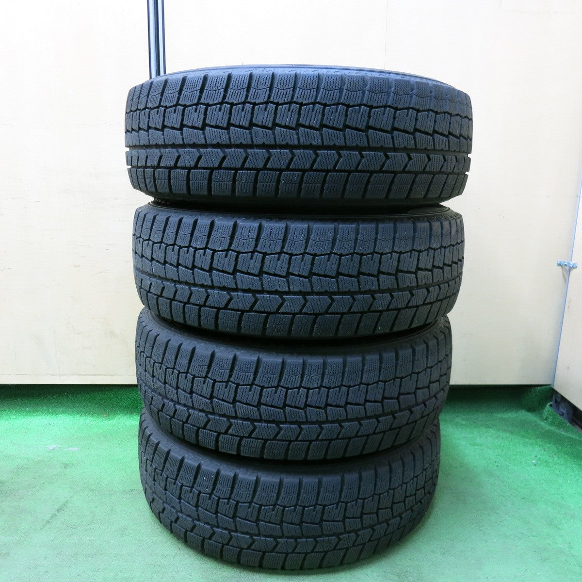 [送料無料] バリ溝！20年！9.5分★プジョー 等 EUROTECH 225/60R17 スタッドレス ダンロップ ウインターマックス WM02 ユーロテック 17インチ PCD108/5H★4122501SYス