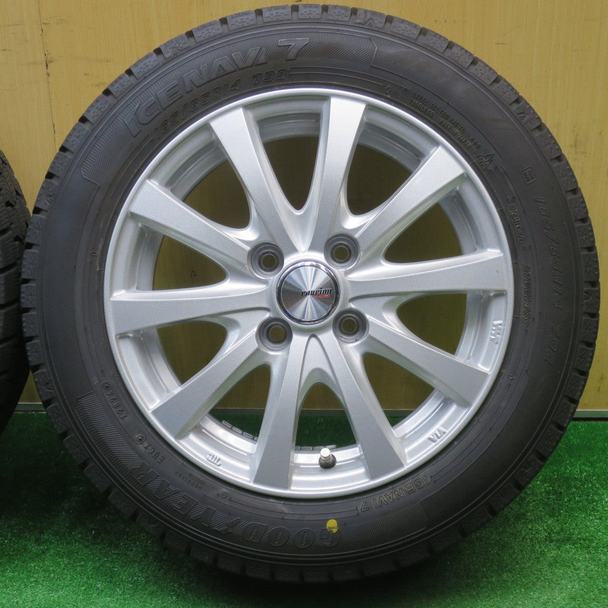 バリ溝！24年！キレイ！ほぼ10分★スタッドレス 165/65R14 グッドイヤー アイスナビ7 ravrion RS01 ラブリオン 14インチ ソリオ ハスラー 等 PCD100/4H★5110705NJス