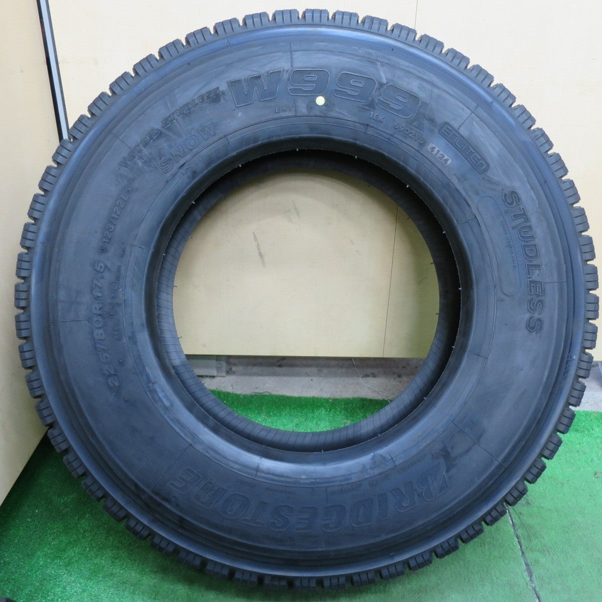 未使用！24年★トラック タイヤ 225/80R17.5 123/122L スタッドレス ブリヂストン W999 17.5インチ★5012907イスタ
