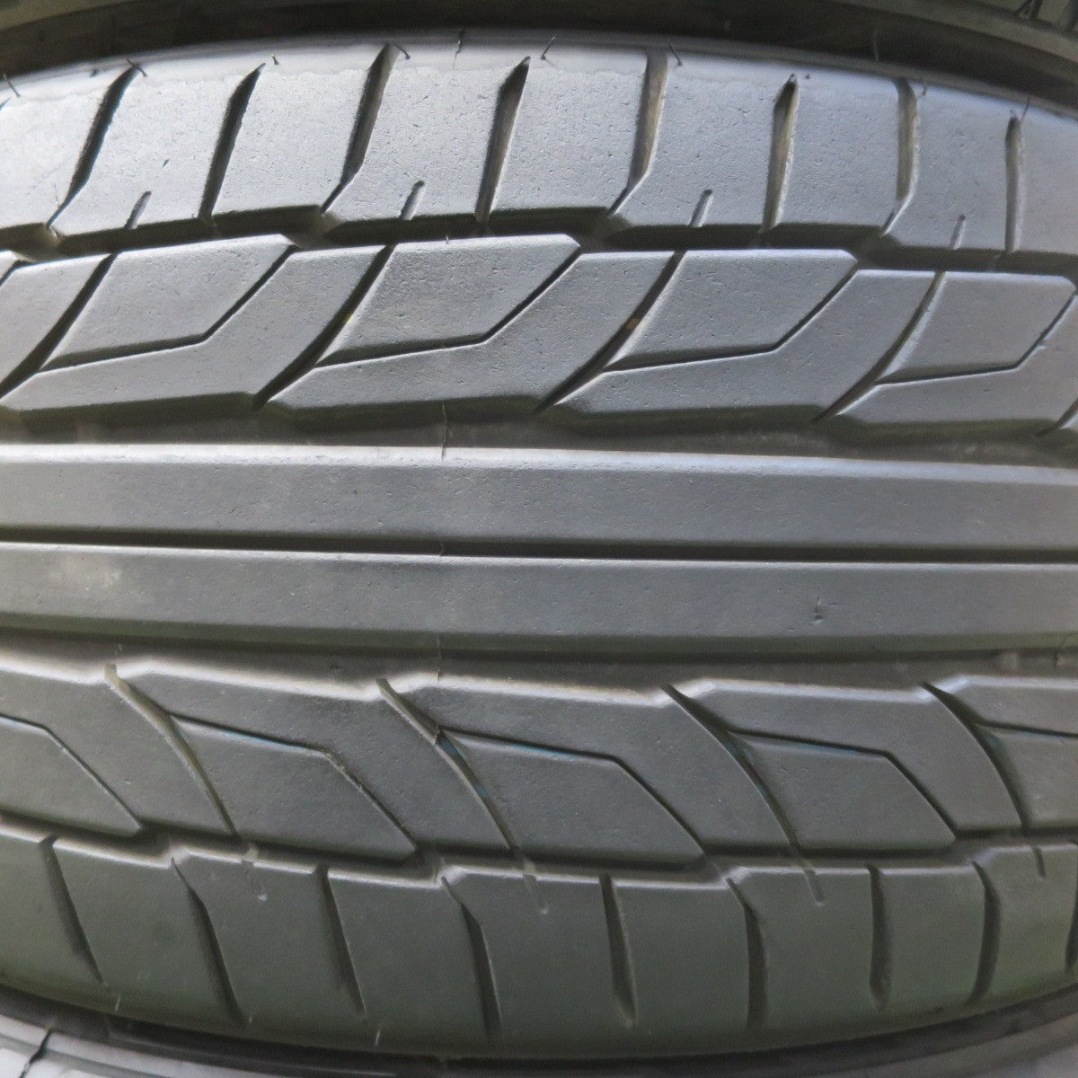 バリ溝！25年！9分★245/35R20 ニットー NT555 G2 タイヤ 20インチ アルファード ヴェルファイア 等★6041303イノタ