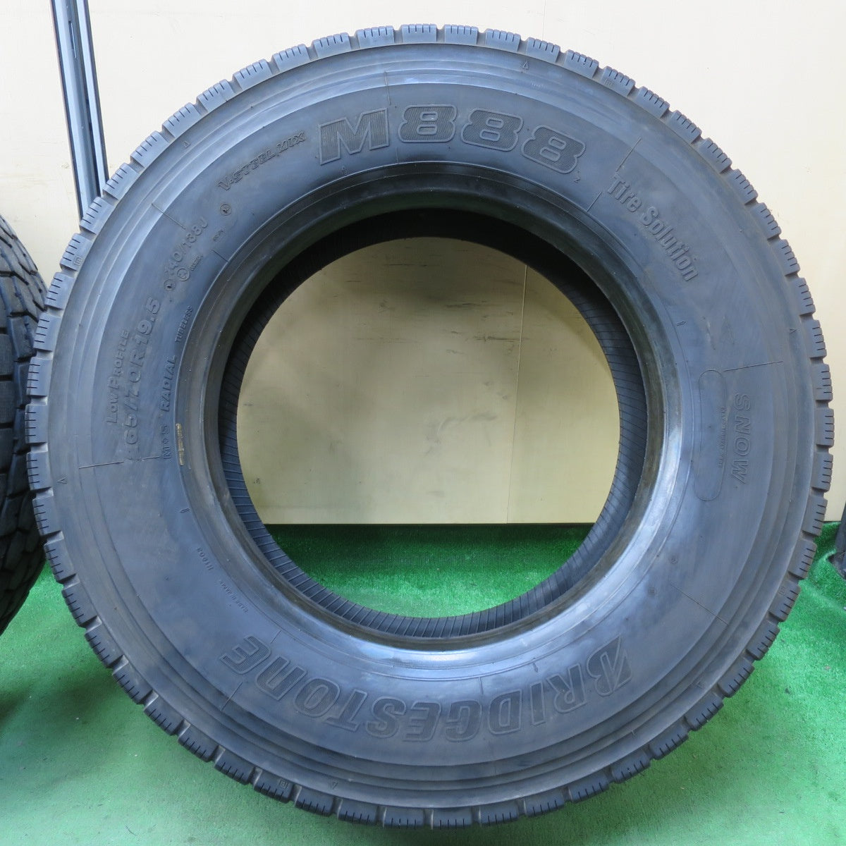 [送料無料] バリ溝！22年！9分★トラック タイヤ 265/70R19.5 140/138J ブリヂストン M888 ミックス オールシーズン 19.5インチ★5021406イスタ