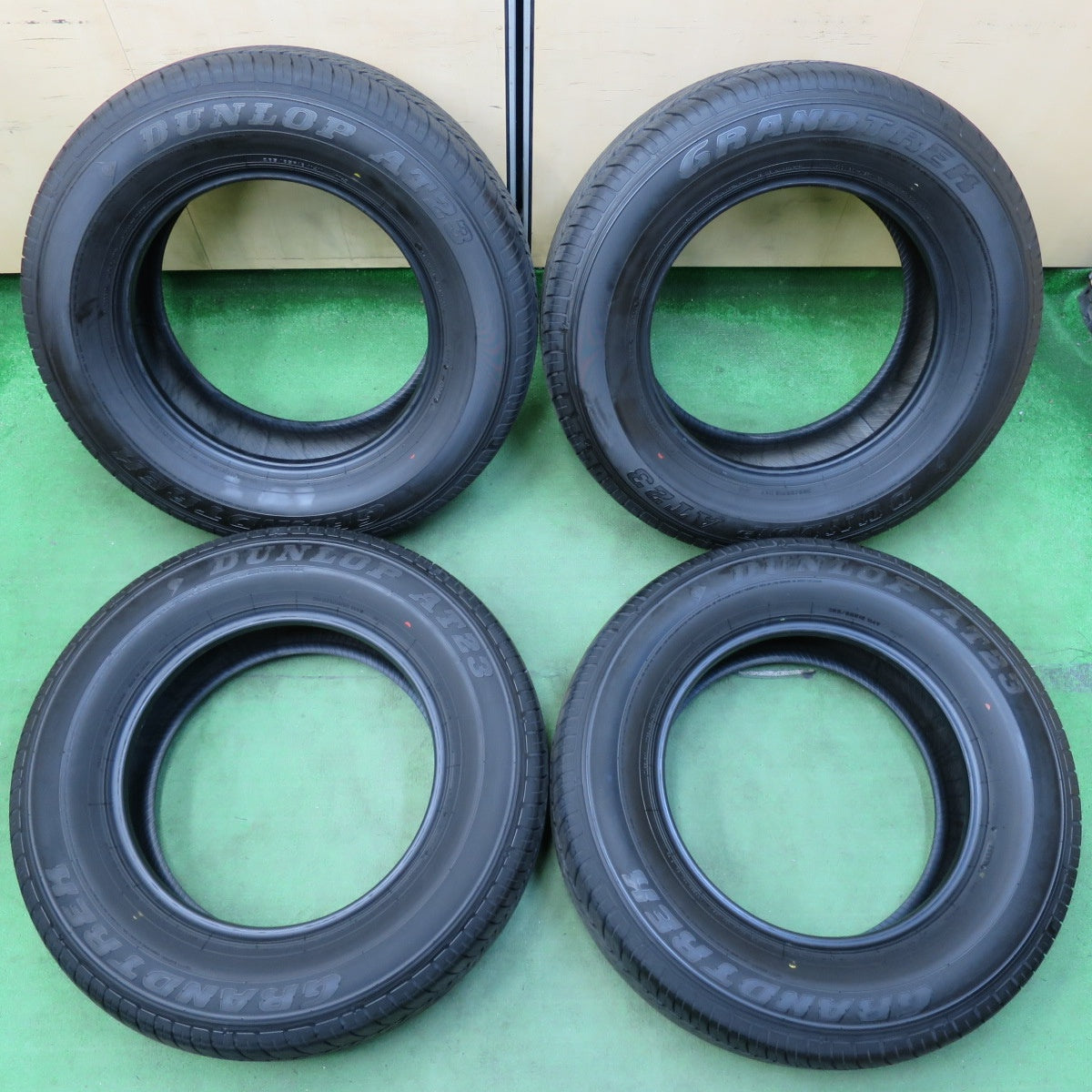 [送料無料] 新車外し！24年★265/65R18 ダンロップ AT23 グラントレック タイヤ 18インチ ランクル 300 250 等★5010409イノタ