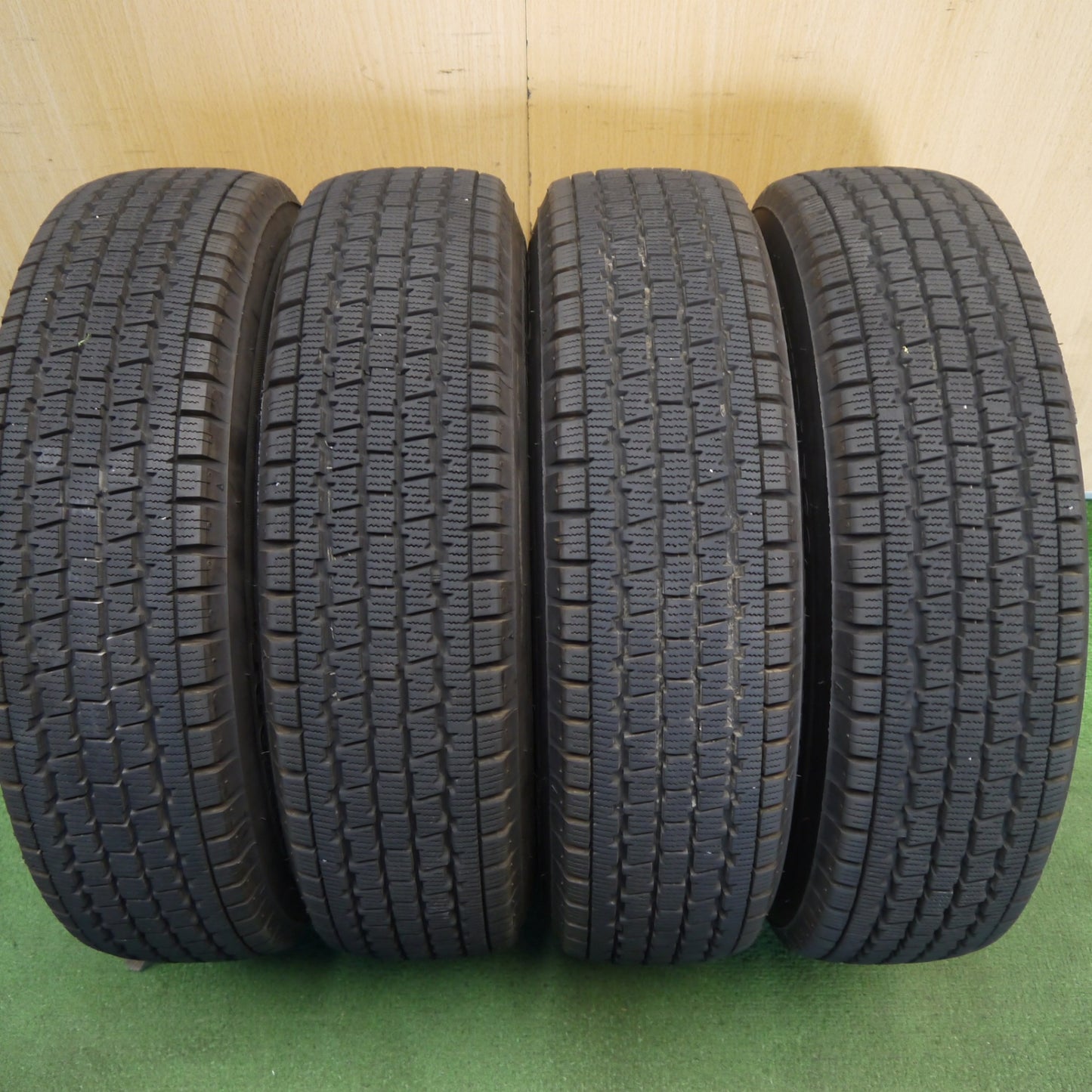 バリ溝！キレイ！9分◎スタッドレス 145R12 6PR ブリヂストン W300 SCHNEIDER MiD シュナイダー 12インチ PCD100/4H◎6081702Hス