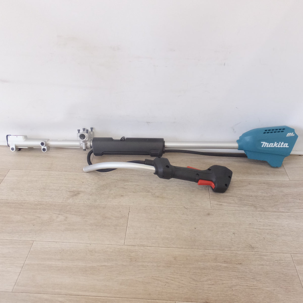 [送料無料] 岐阜発★マキタ makita 充電式草刈機 MUR191UDRG 18V★