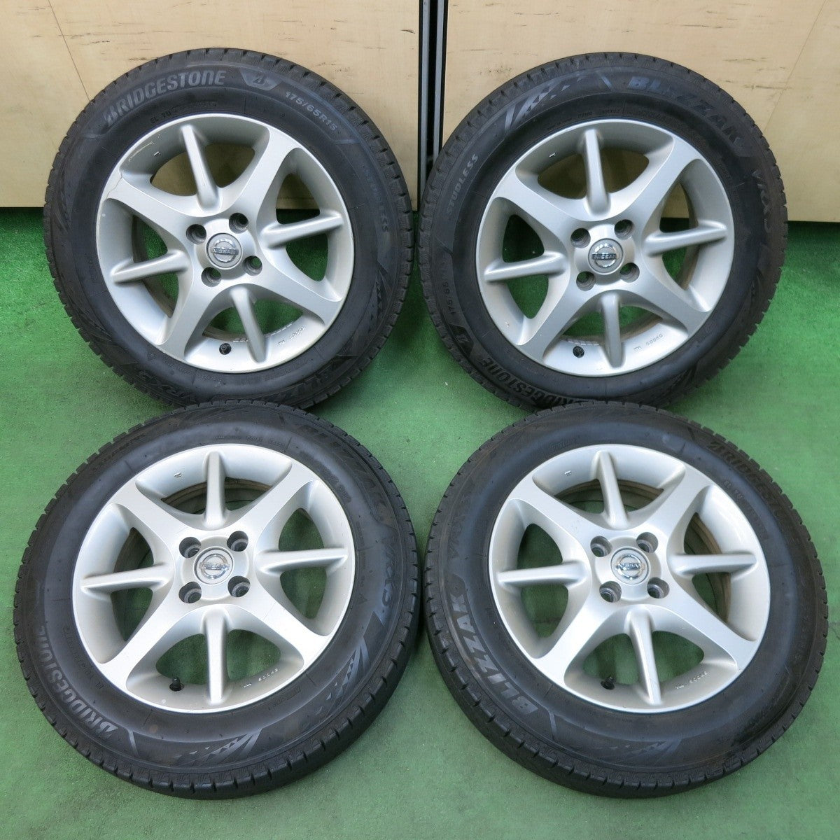 バリ溝！21年！8.5分★日産 K12 マーチ 純正 175/65R15 スタッドレス ブリヂストン ブリザック VRX3 15インチ PCD100/4H★5010812SYス