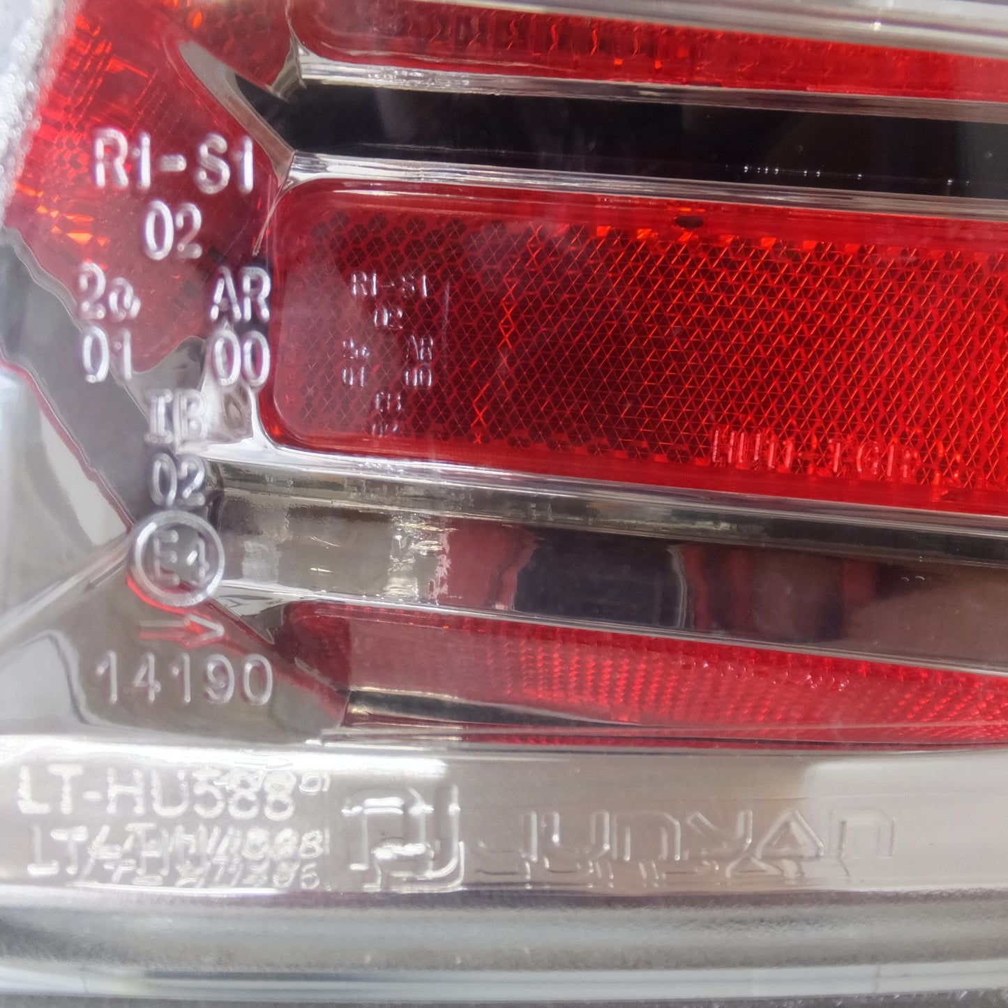 [送料無料] ★JUNYAN スズキ SUZUKI ワゴンR MH23S テールライト LT-HU588 右★