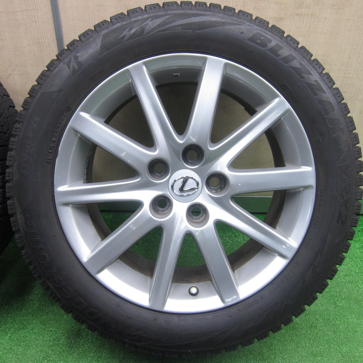 [送料無料] センサー付！バリ溝！9.5分★レクサス GS 純正 215/55R17 スタッドレス ブリヂストン ブリザック VRX2 17インチ PCD114.3/5H★4111808TNス