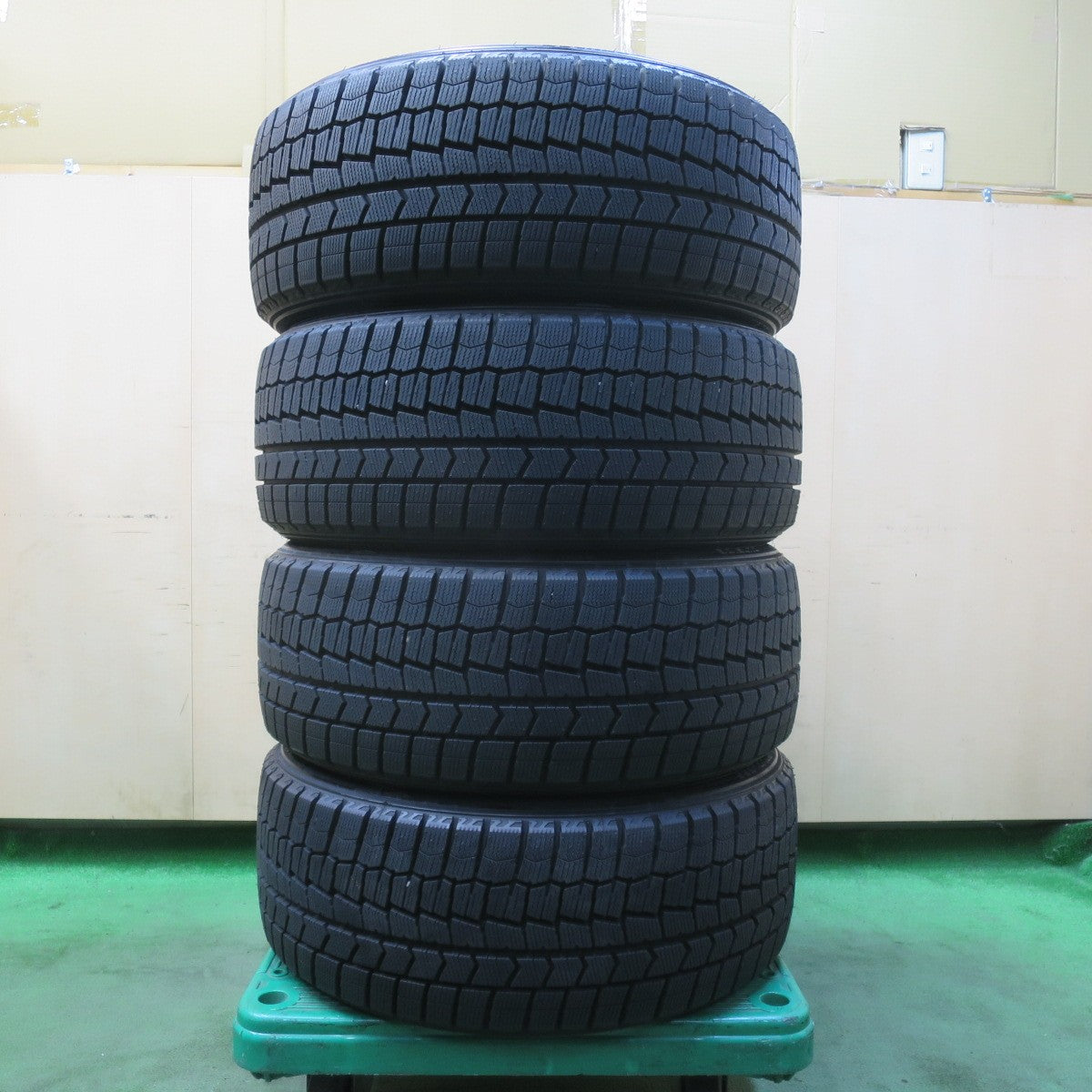 超バリ溝！24年！ほぼ10分★スタッドレス 225/40R18 ダンロップ ウインターマックス WM02 18インチ インプレッサ プリウス カローラツーリング 86 BRZ 等★5112111イスタ