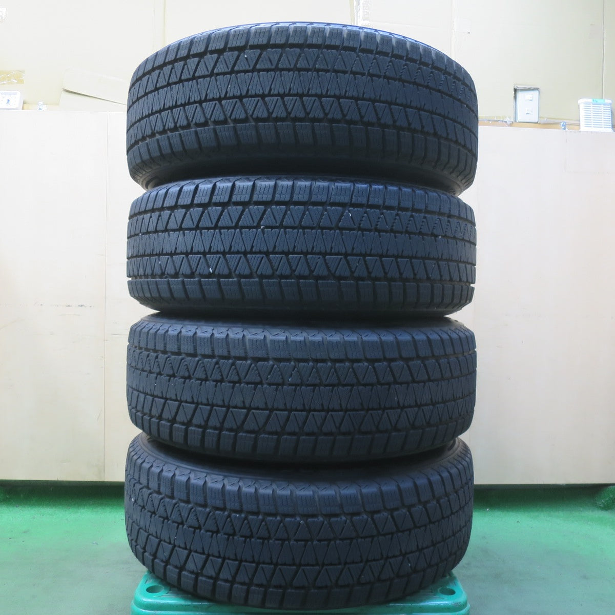 バリ溝！22年！キレイ！9分◎LEONIS NAVIA 07 AMF 225/60R18 スタッドレス ブリヂストン ブリザック DM-V3 レオニス ナヴィア 07 18インチ PCD114.3/5H◎6081703イス