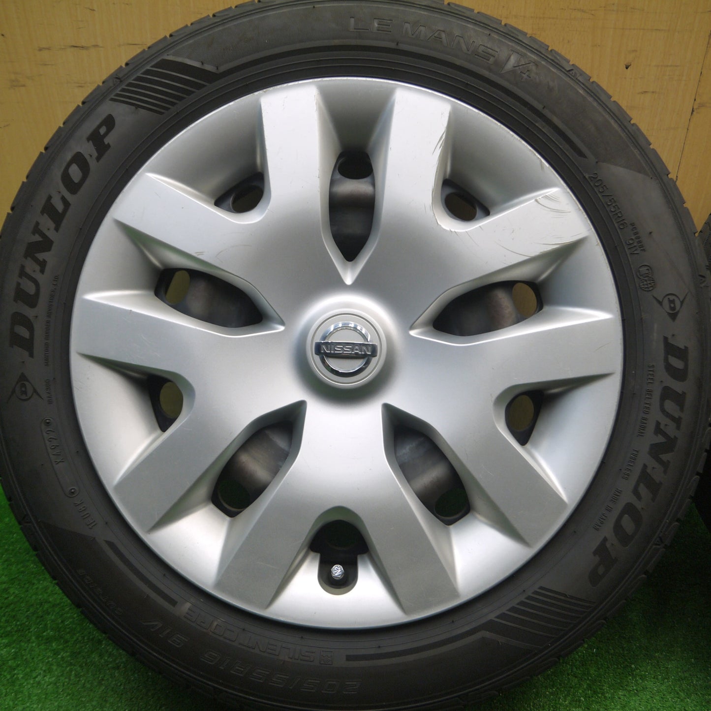 [送料無料] バリ溝! 23年! 9.5分★日産 リーフ ジューク 純正 スチール 205/55R16 ダンロップ  ルマン5 プラス 16インチ PCD114.3/5H★4100704Hノ