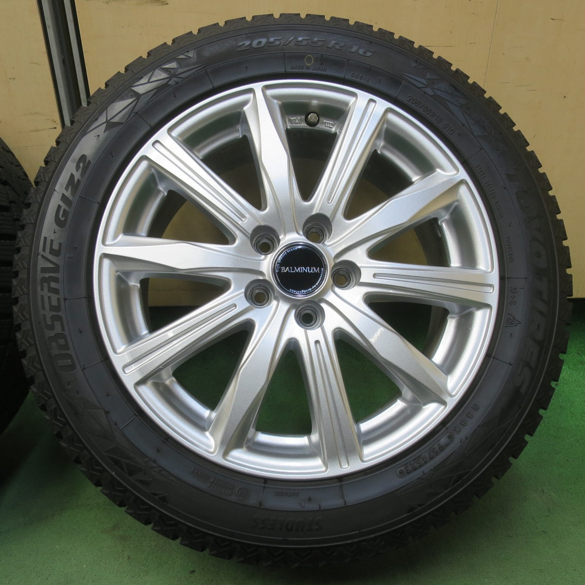 バリ溝！23年！キレイ！9.5分◎インプレッサ 等 205/55R16 スタッドレス トーヨー オブザーブ GIZ2 BALMINUM KR10 バルミナ 16インチ PCD100/5H◎6101306イス