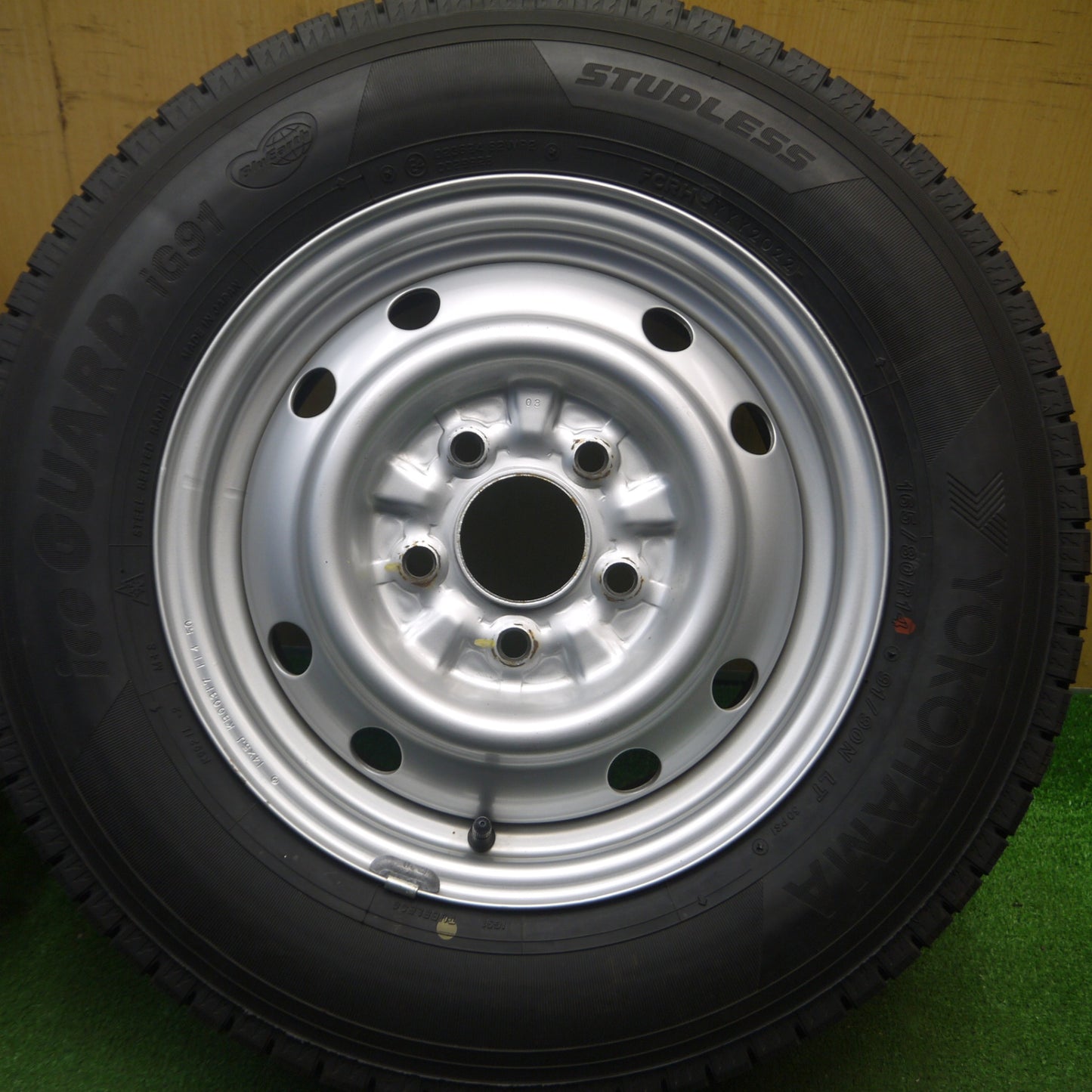 [送料無料] タイヤほぼ未使用！22年！キレイ★スタッドレス 165/80R14 91/90N ヨコハマ アイスガード iG91 スチール ホイール 14インチ PCD114.3/5H★5022507Hス