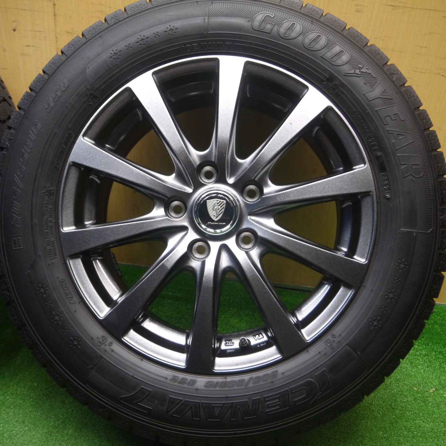 [送料無料] バリ溝！21年！キレイ！9.5分★スタッドレス 205/65R16 グッドイヤー アイスナビ7 MANARAY SPORT マナレイスポーツ 16インチ PCD114.3/5H★4120211Hス